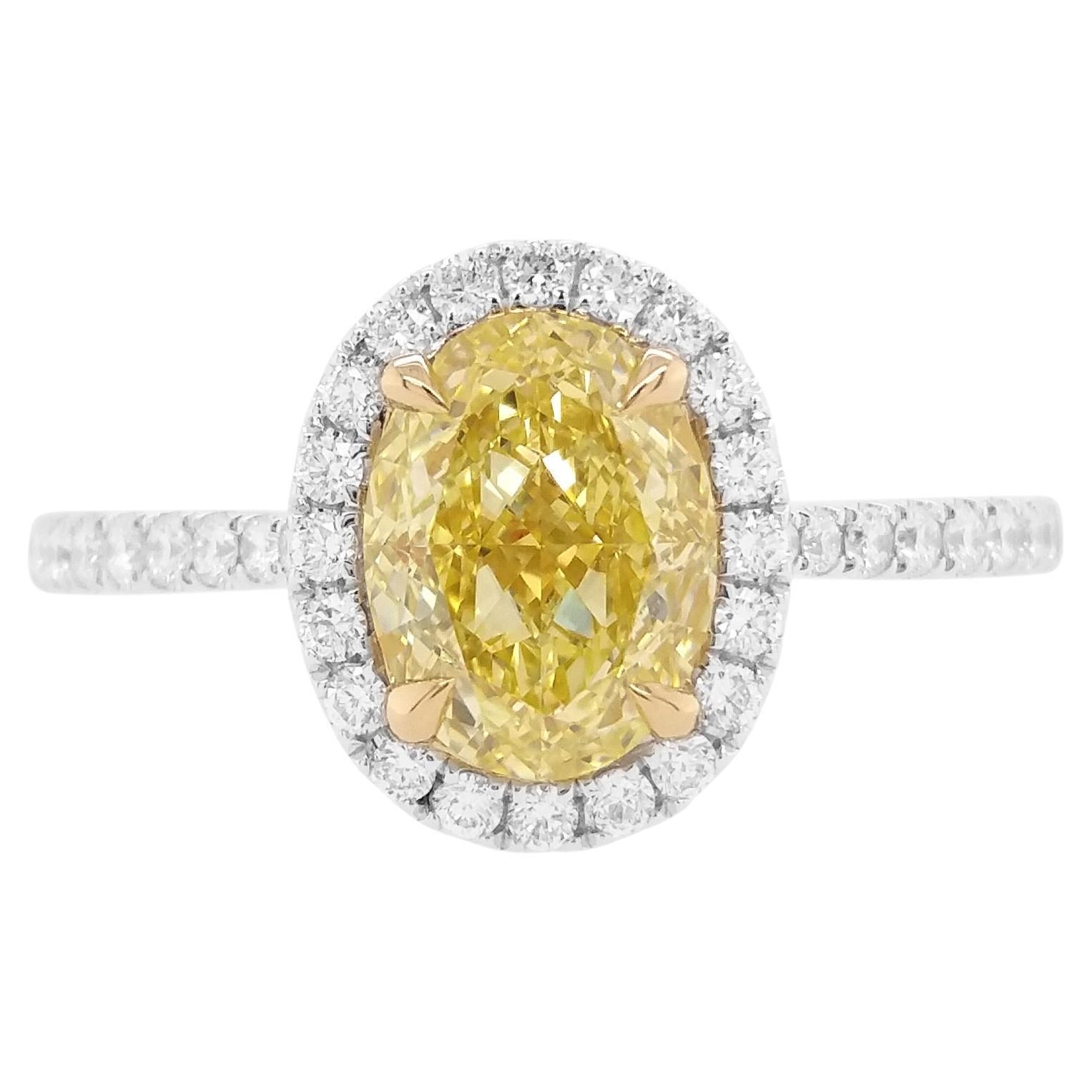 GIA Certified Yellow Diamond White Diamond 18K Gold Bridal Ring For Sale