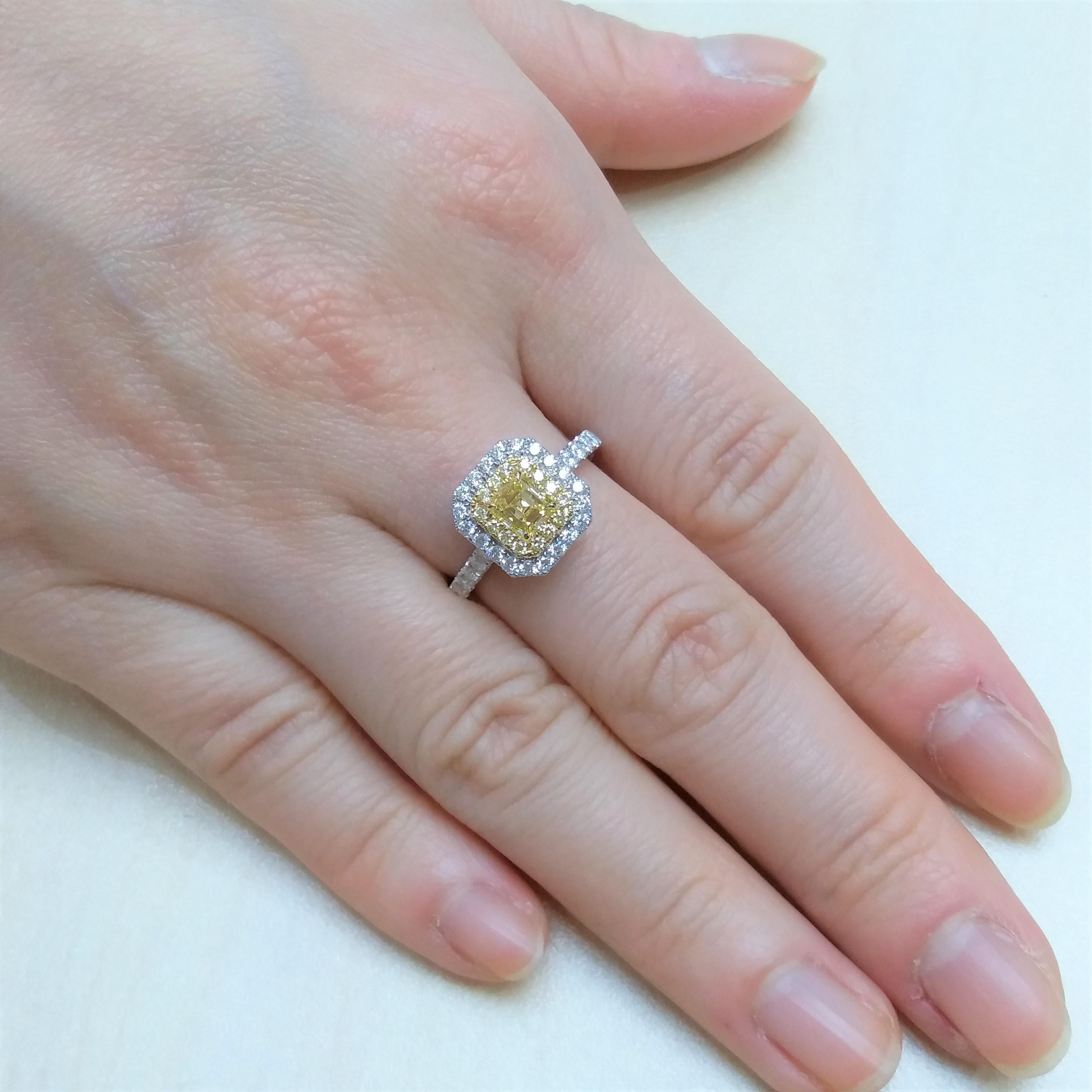 Women's GIA Certified Yellow Diamond White Diamond 18K Gold Engagement Ring