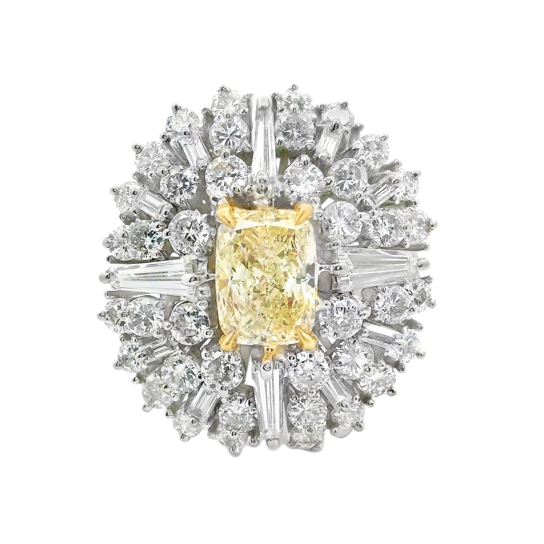 GIA Certified Yellow Elongated Cushion Cut Cocktail Cluster Ring 7,74ct Totale in vendita