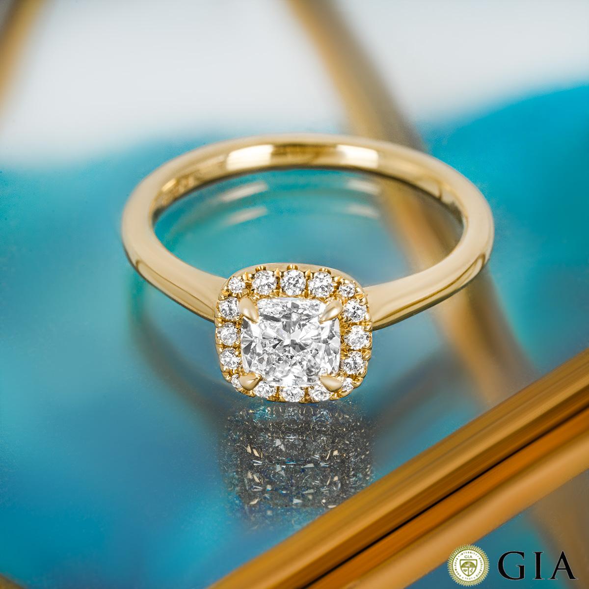 Bague de fiançailles en or jaune certifiée GIA avec diamant taille coussin de 0,71 carat I/SI1 en vente 2