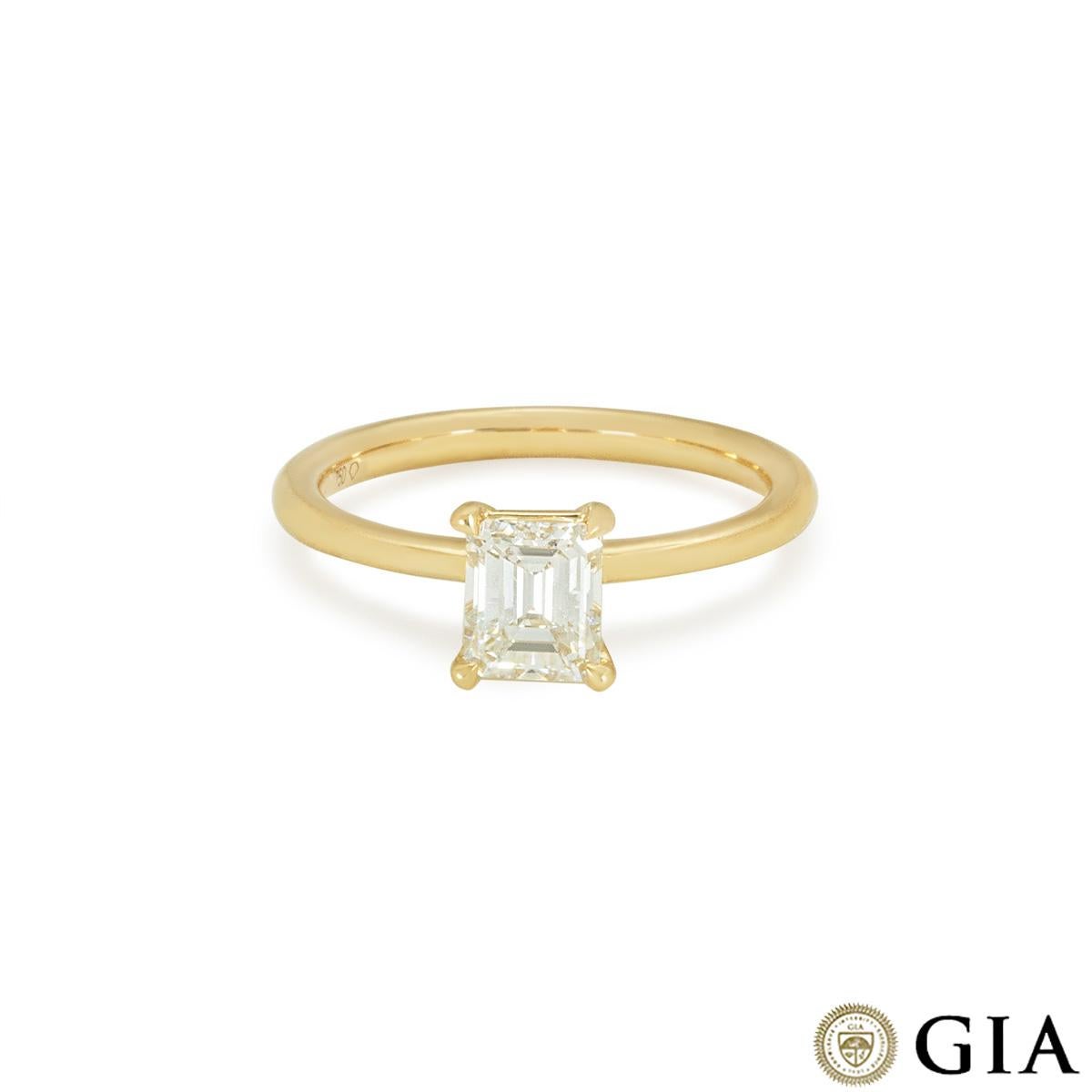 GIA Certified Yellow Gold Emerald Cut Diamond Ring 0.83 Carat E/VS1 In New Condition For Sale In London, GB