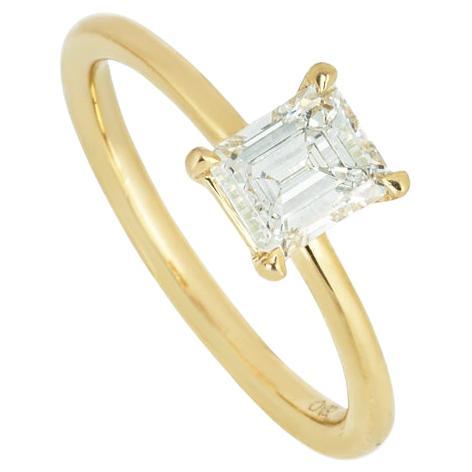GIA Certified Yellow Gold Emerald Cut Diamond Ring 0.83 Carat E/VS1 For Sale
