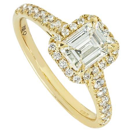 GIA Certified Yellow Gold Emerald Cut Diamond Ring 0.95ct F/VVS1 For Sale