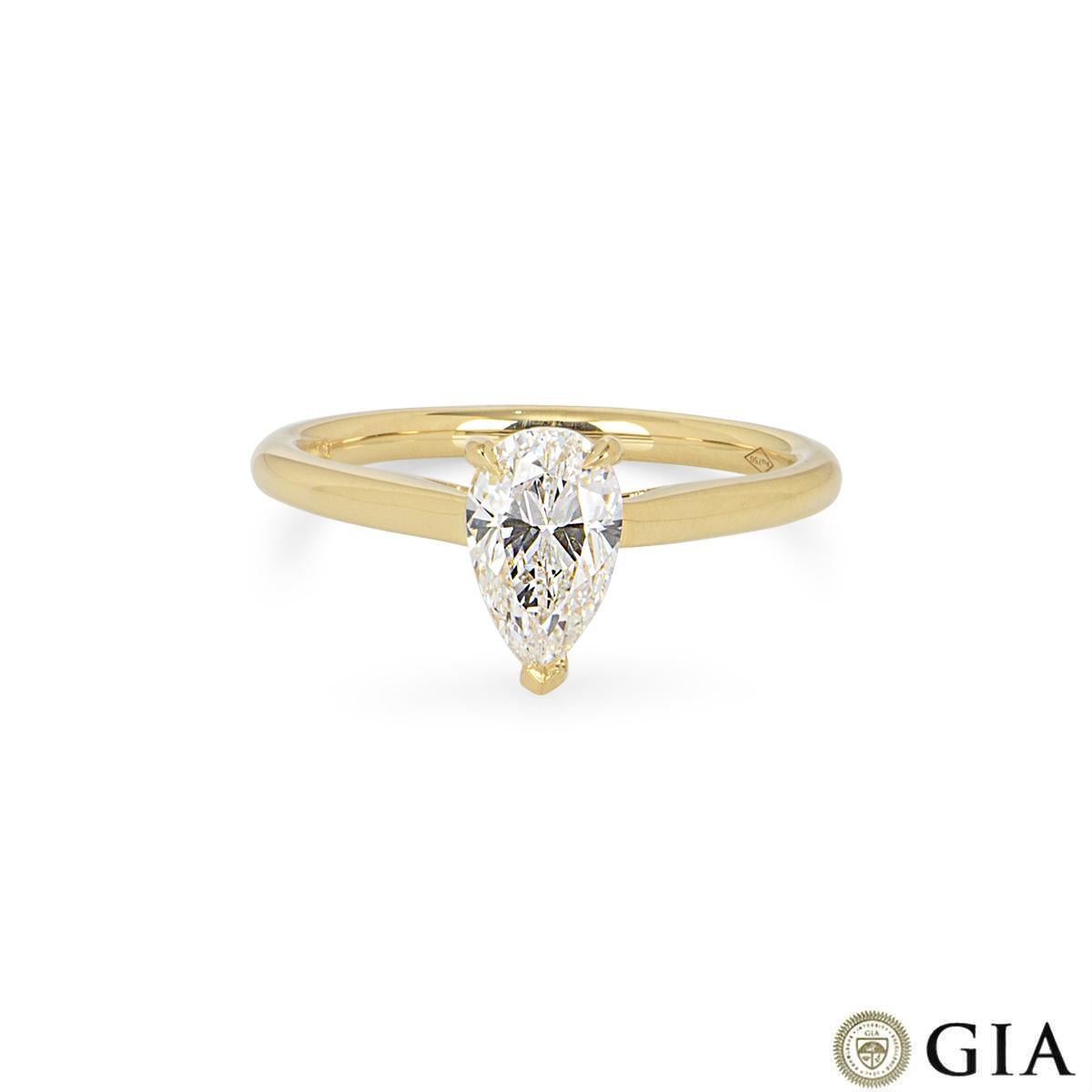 Taille poire Bague en or jaune certifiée GIA avec diamant taille poire de 0,90 carat F/VVS1 en vente