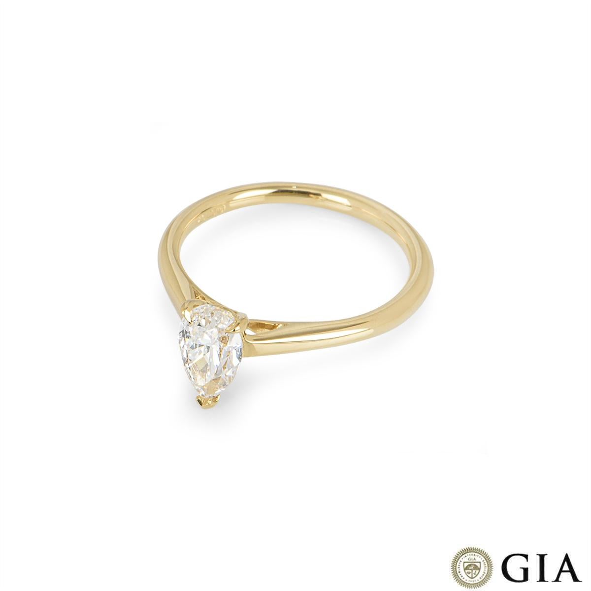 GIA Certified Yellow Gold Pear Cut Diamond Ring 0.90ct F/VVS1 In Excellent Condition For Sale In London, GB