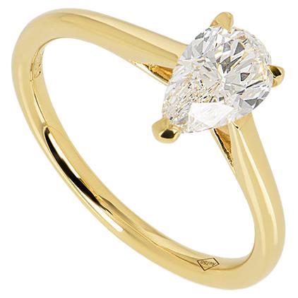 Bague en or jaune certifiée GIA avec diamant taille poire de 0,90 carat F/VVS1 en vente