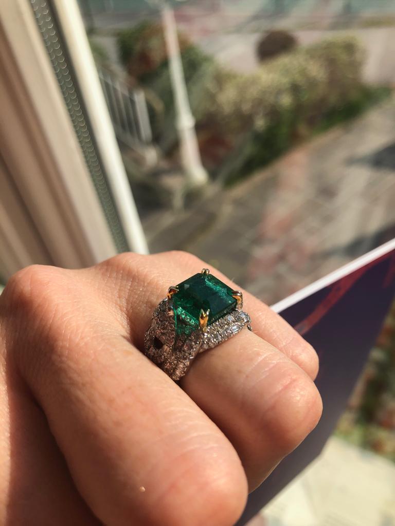 GIA Cert. 5.49 Emerald Platinum Yellow Gold Ring White Diamonds F/VVS Ring For Sale 3