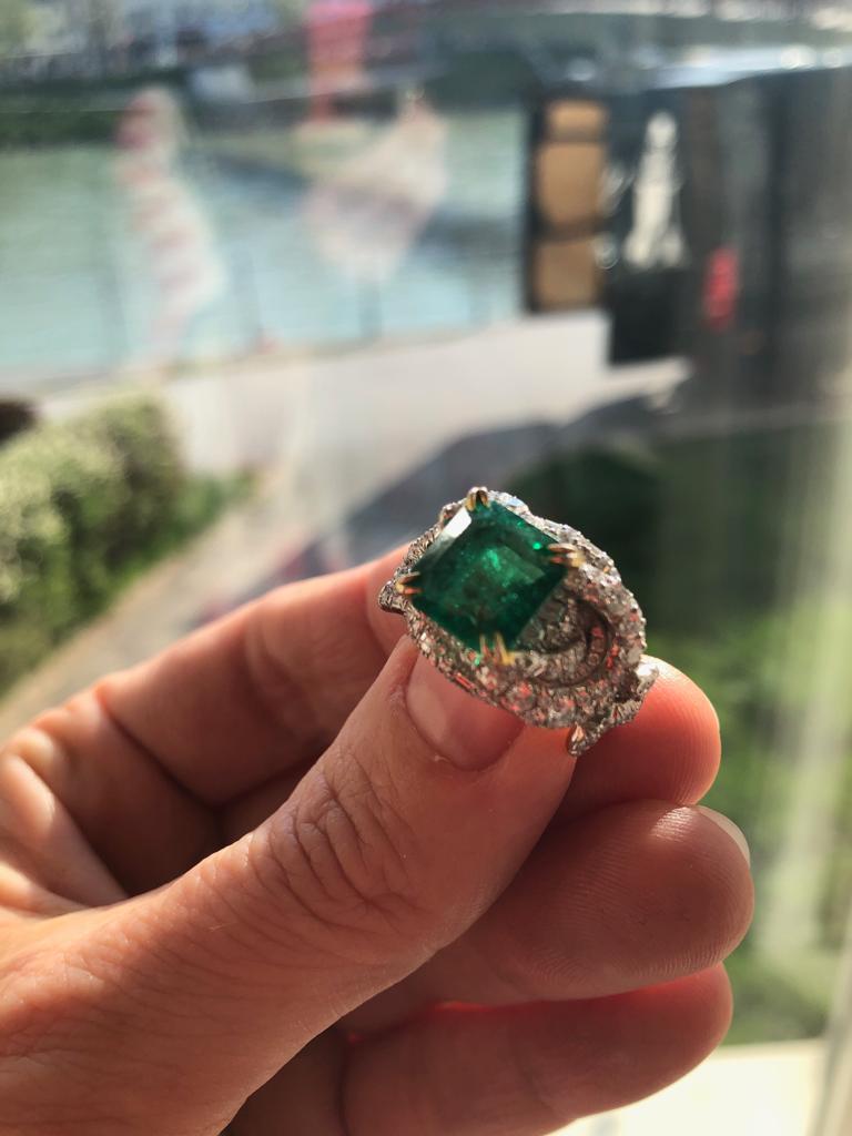 Modern GIA Cert. 5.49 Emerald Platinum Yellow Gold Ring White Diamonds F/VVS Ring For Sale