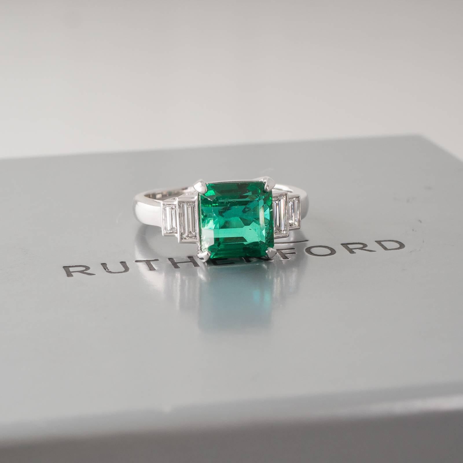 GIA Certified Zambian Emerald and Diamond Ring In New Condition For Sale In Melbourne, AU