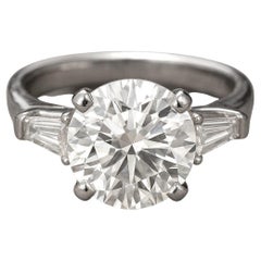 GIA Certifield 5,21 Karat Rundschliff Diamant VVS1 Ring mit verjüngtem Baguette