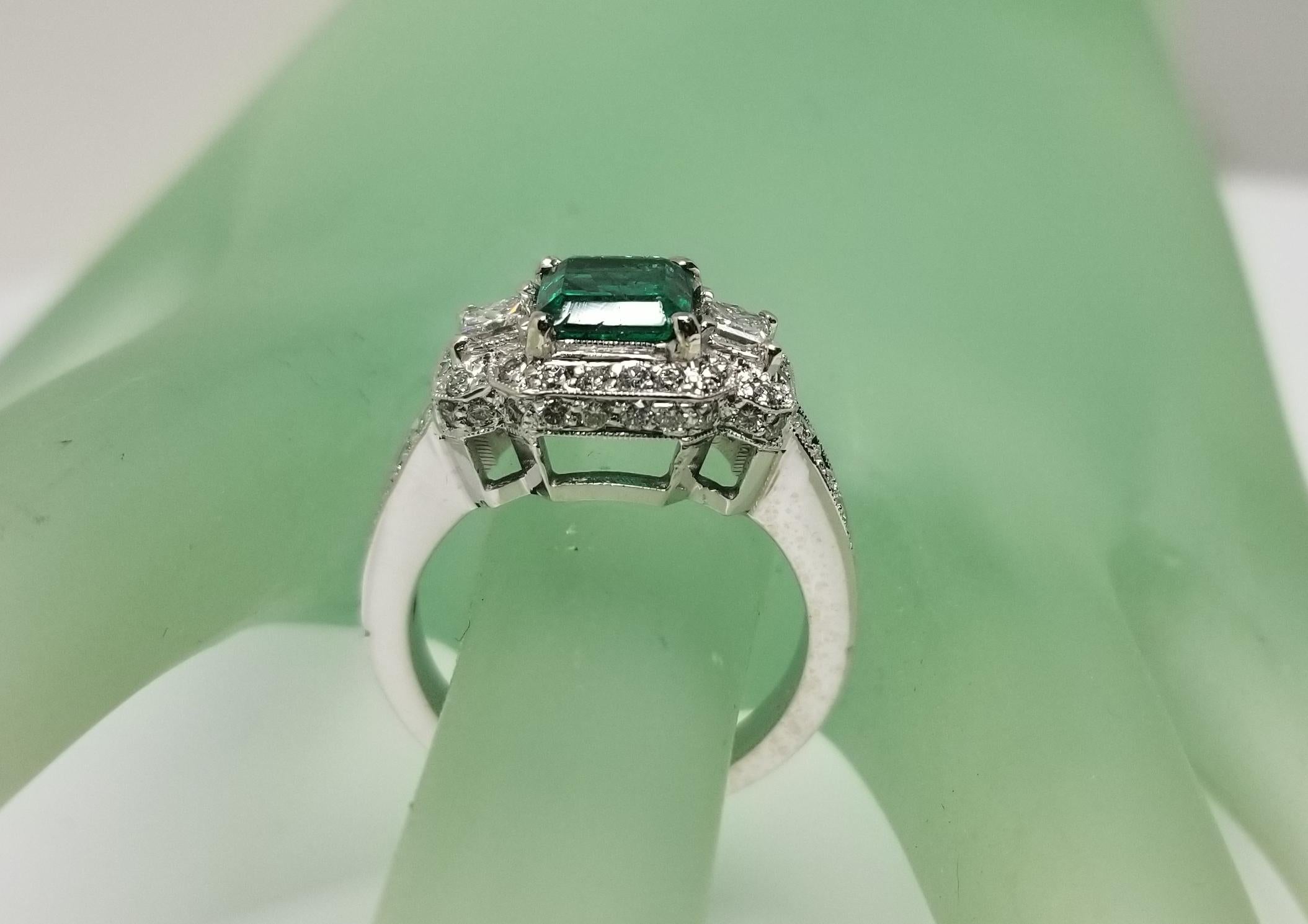 GIA Certified 1.05 Carat Emerald 14 Karat Square Emerald and Halo Diamond Ring In New Condition For Sale In Los Angeles, CA