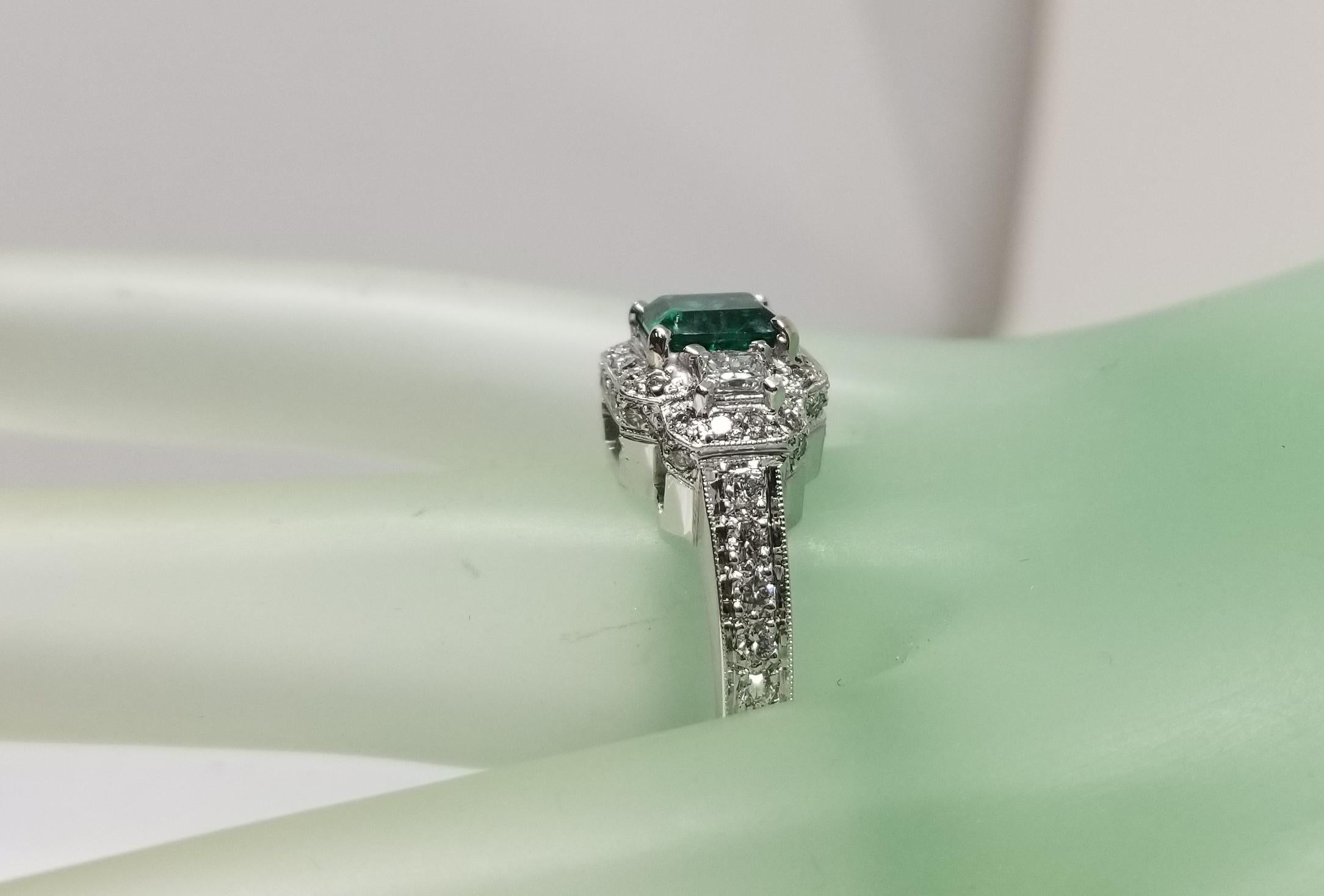 Women's or Men's GIA Certified 1.05 Carat Emerald 14 Karat Square Emerald and Halo Diamond Ring For Sale