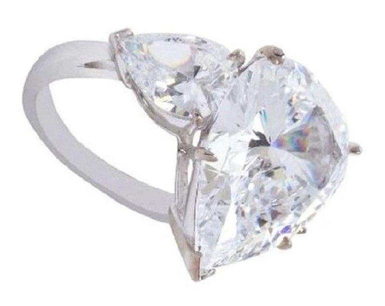 Modern GIA Certifiied 3 Carat Pear Cut Diamond with Side Diamonds
