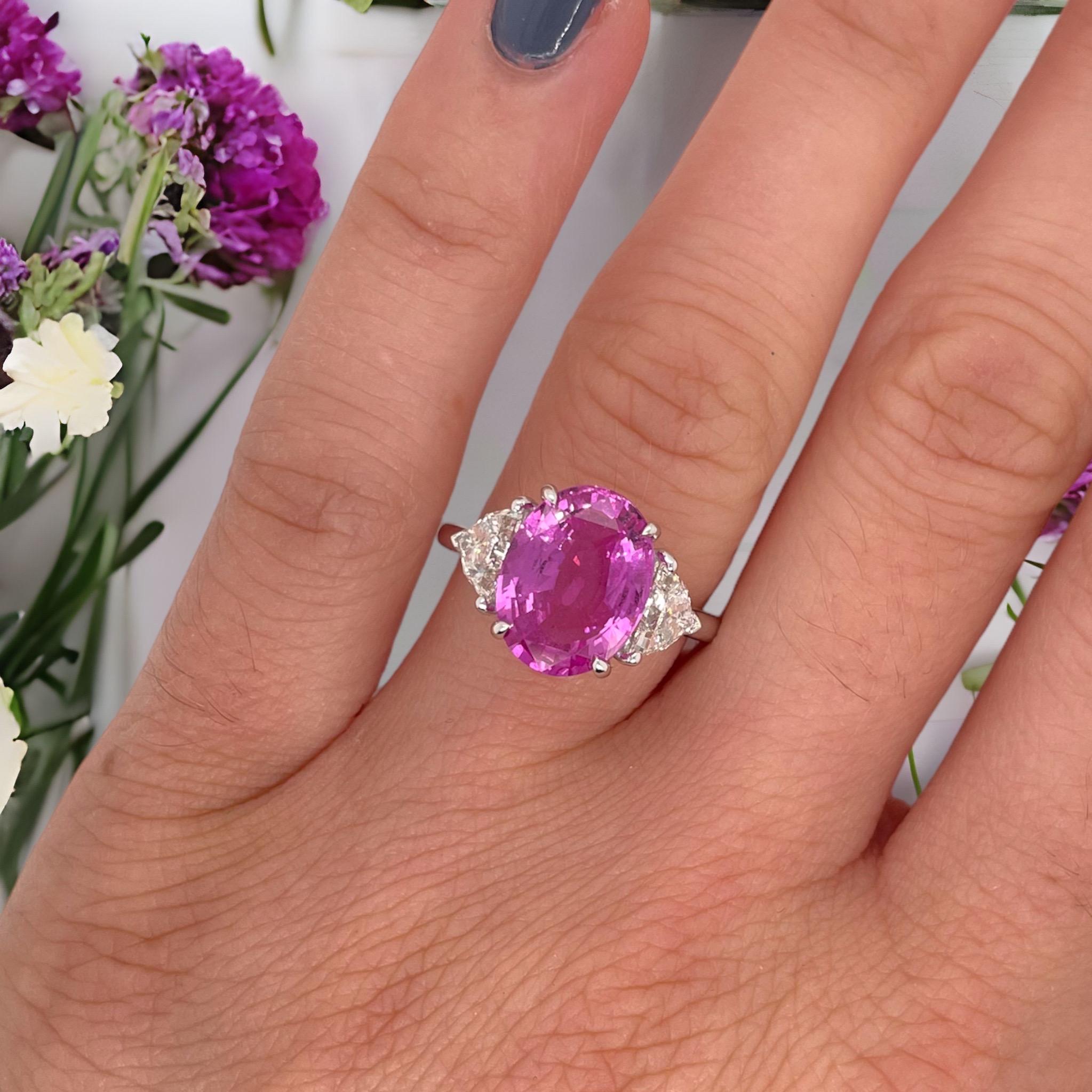 GIA-zertifizierter ovaler rosa Saphir- und Diamantring (Ovalschliff)