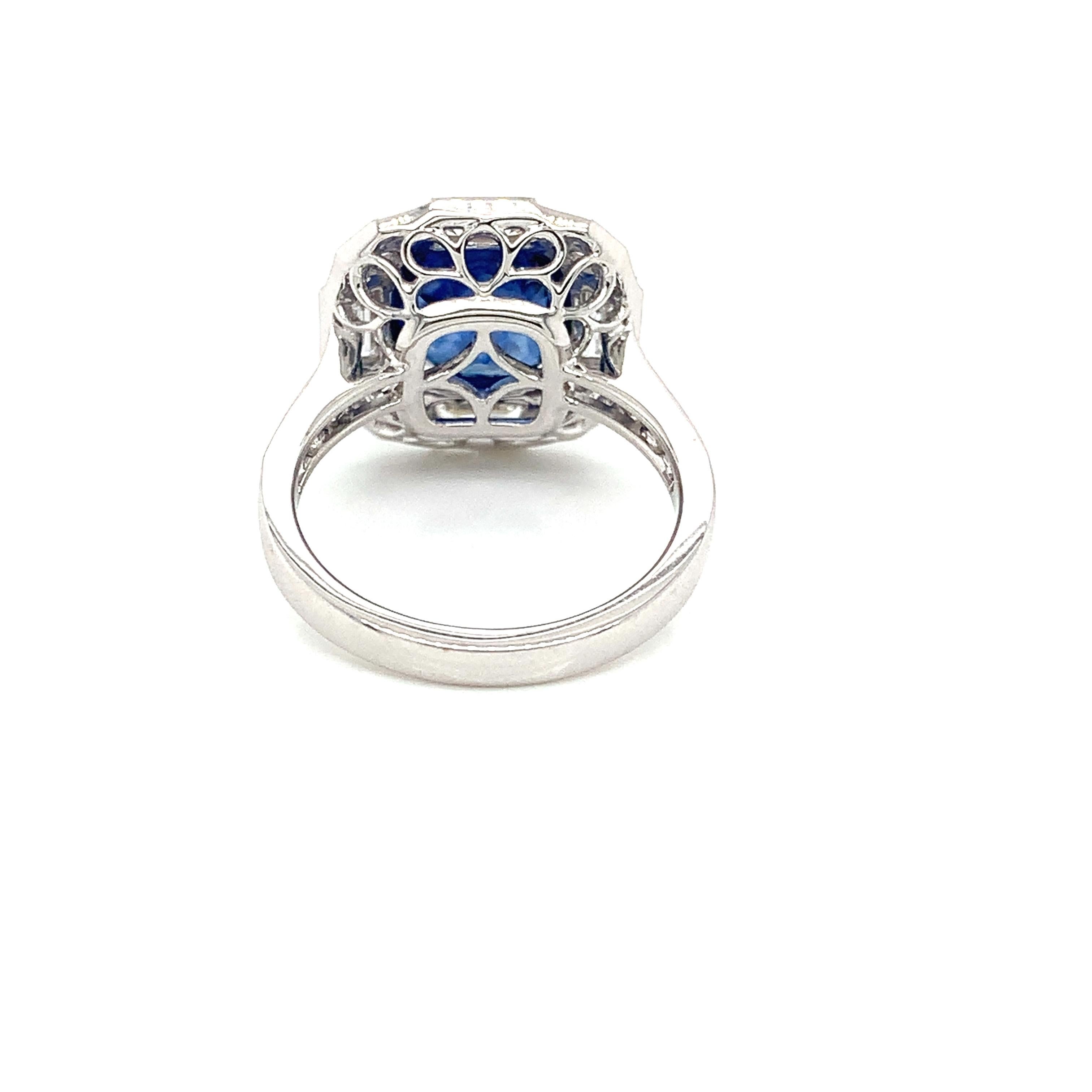 GIA Ceylon Sapphire & Diamond Ring in 18 Karat White Gold In New Condition For Sale In Great Neck, NY