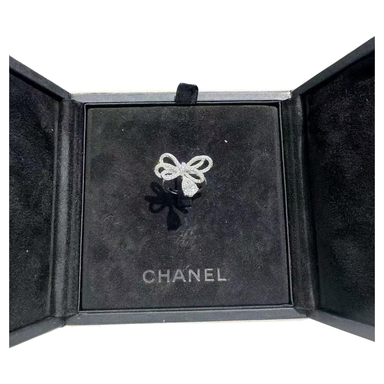 GIA Chanel Ruban Anello con fiocco di diamanti 1,0ct Diamante Oro Bianco 18K Taglia 49 in vendita