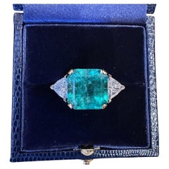 GIA Colombian 7.72 carat Emerald in Three Stone Ring in 18k Yellow Gold