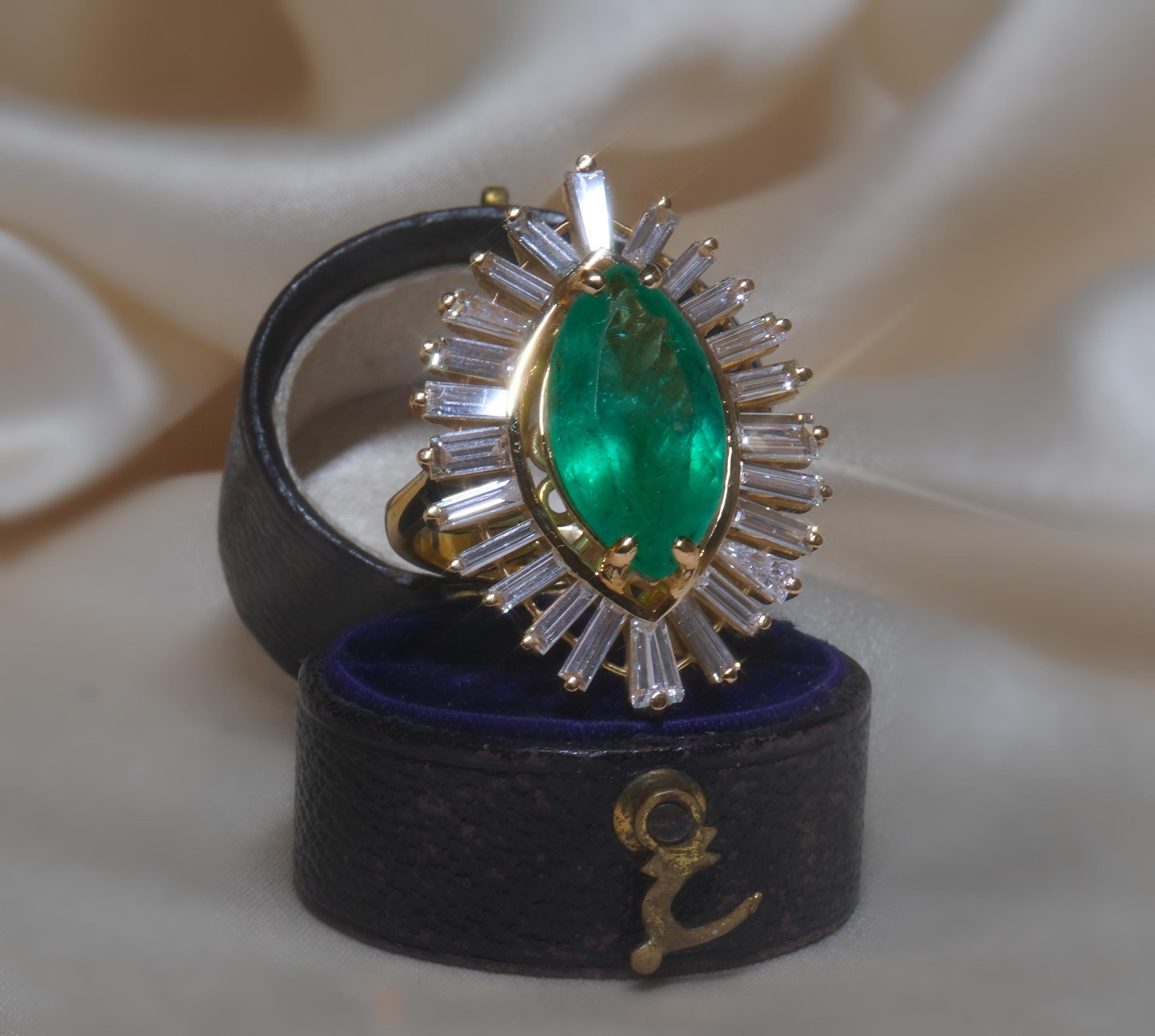 GIA Esmeralda Colombiana 18K Anillo Diamante Vintage Fino Natural Enorme 8,21 Quilates en Bueno estado para la venta en Sylvania, GA