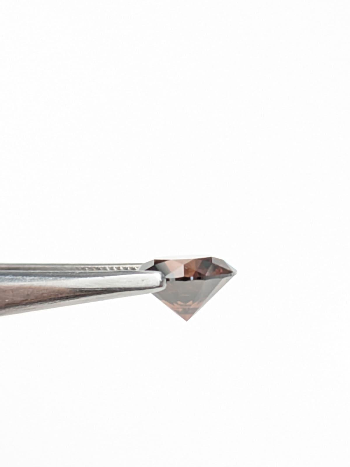 Taglio brillante GIA Color Certified 2.08CT SI1 Round Brilliante Naturale Diamante Marrone Scuro Arancio in vendita