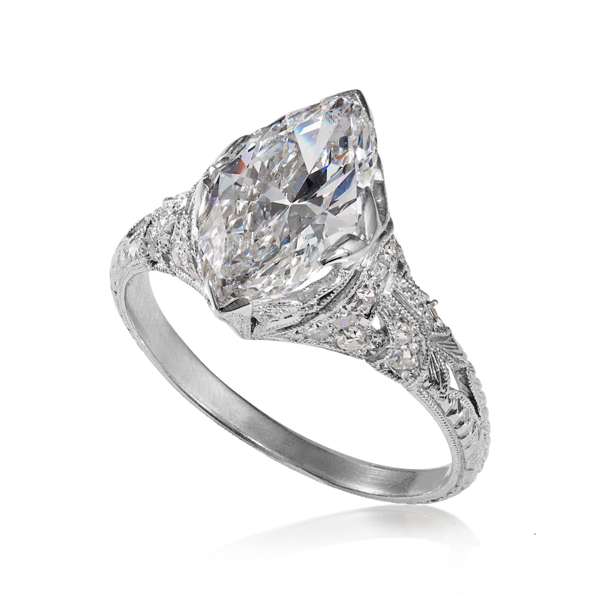 Platin-Verlobungsring mit GIA farblosem 2,40 Karat antikem Marquise-Diamant im Edwardianischen Schliff (Marquiseschliff)