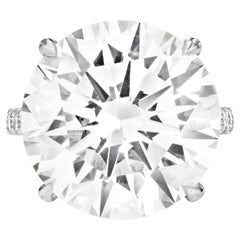 GIA Anello con diamante taglio Brilliante rotondo da 10,39 ct. di peso totale