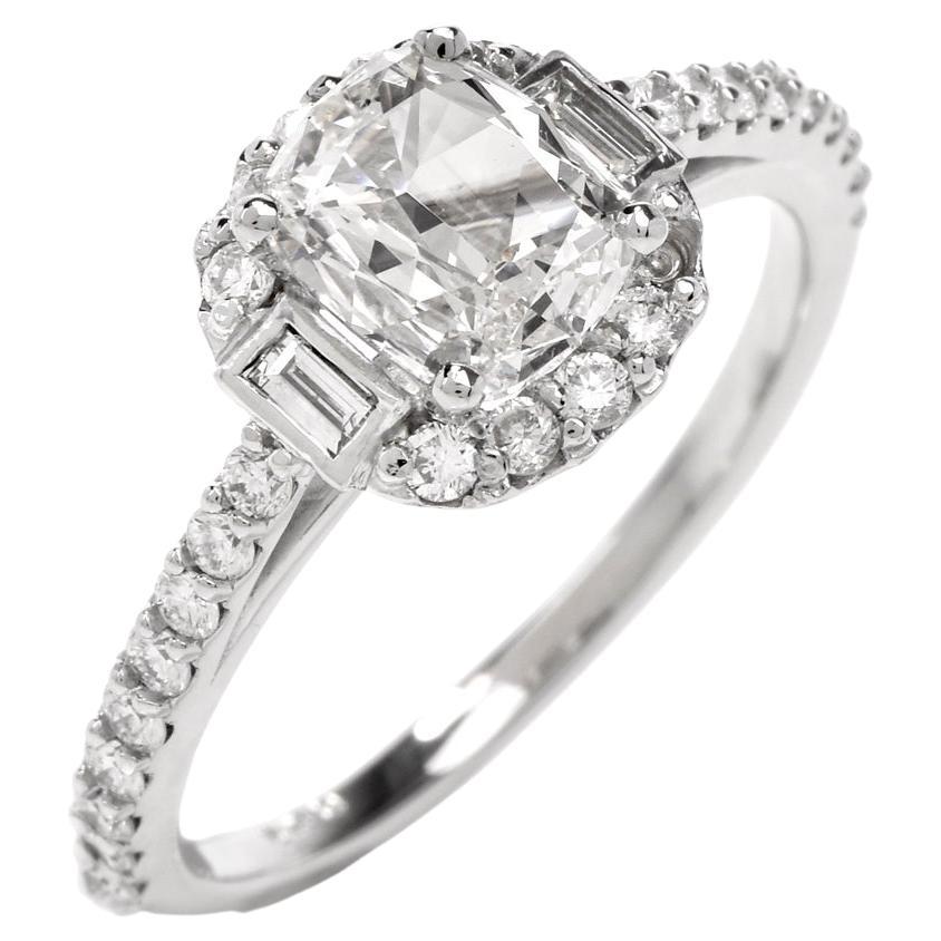 Bague de fiançailles en platine avec coussin GIA 1.35cts Diamond Baguette Halo en vente