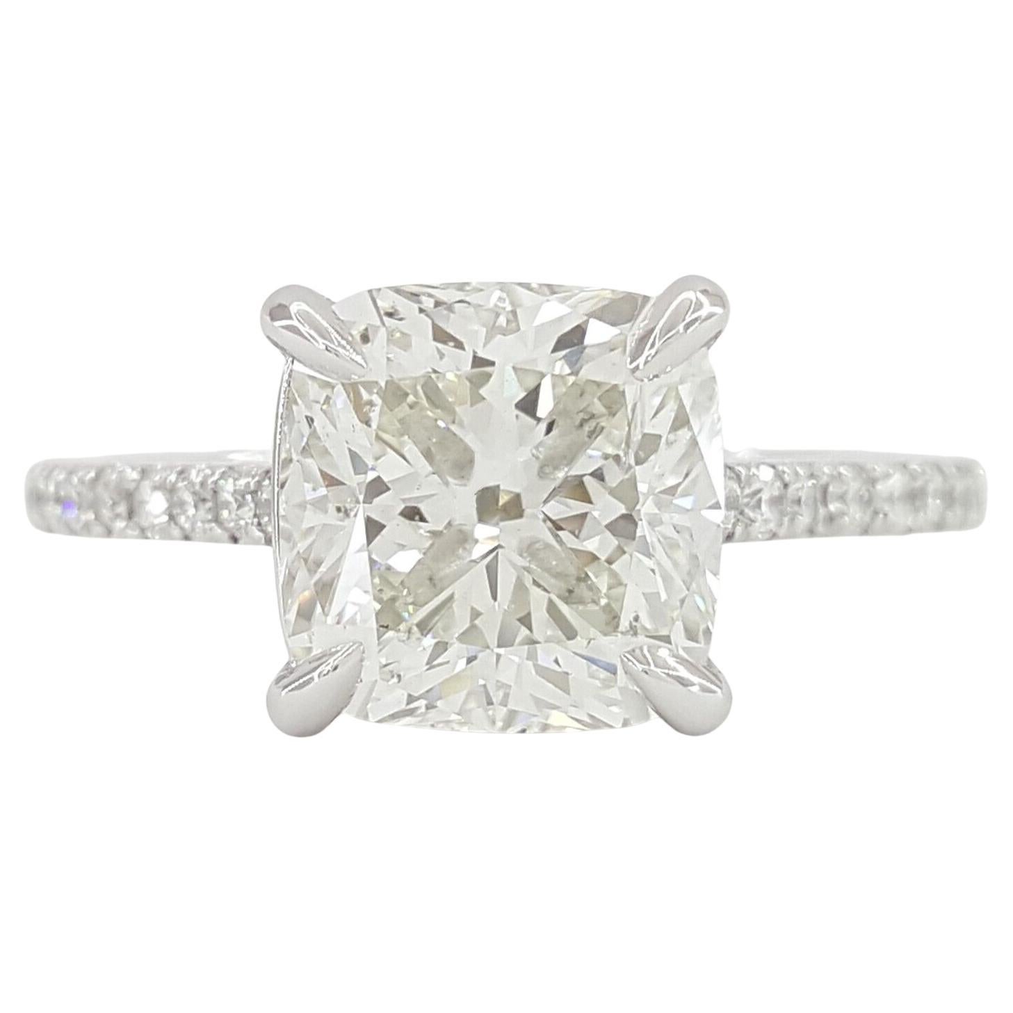  GIA Bague de fiançailles en platine avec diamant taille coussin et brillant  en vente