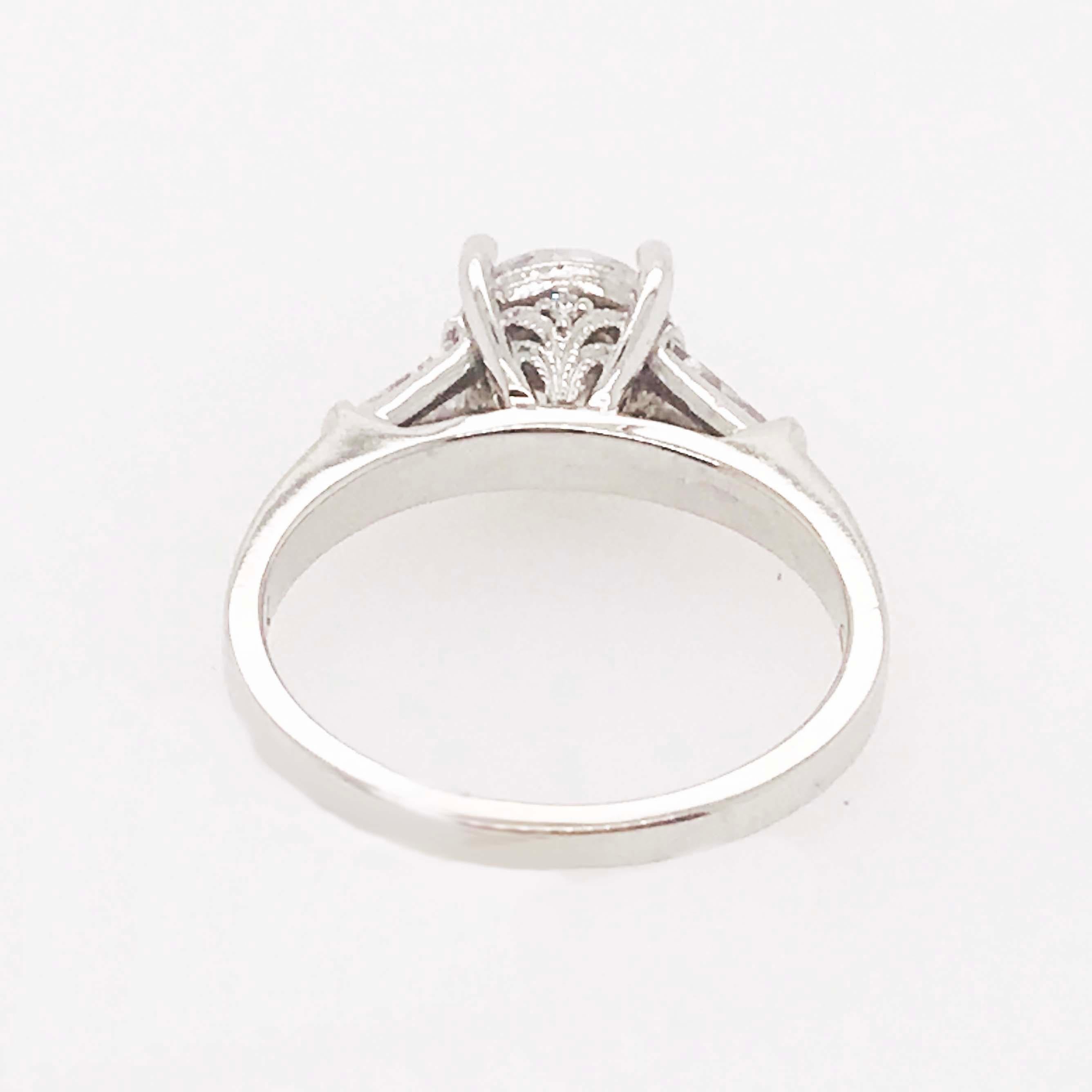 GIA Bague à trois pierres de 1,50 carat Bague personnalisée avec diamants ronds et baguettes en vente 2