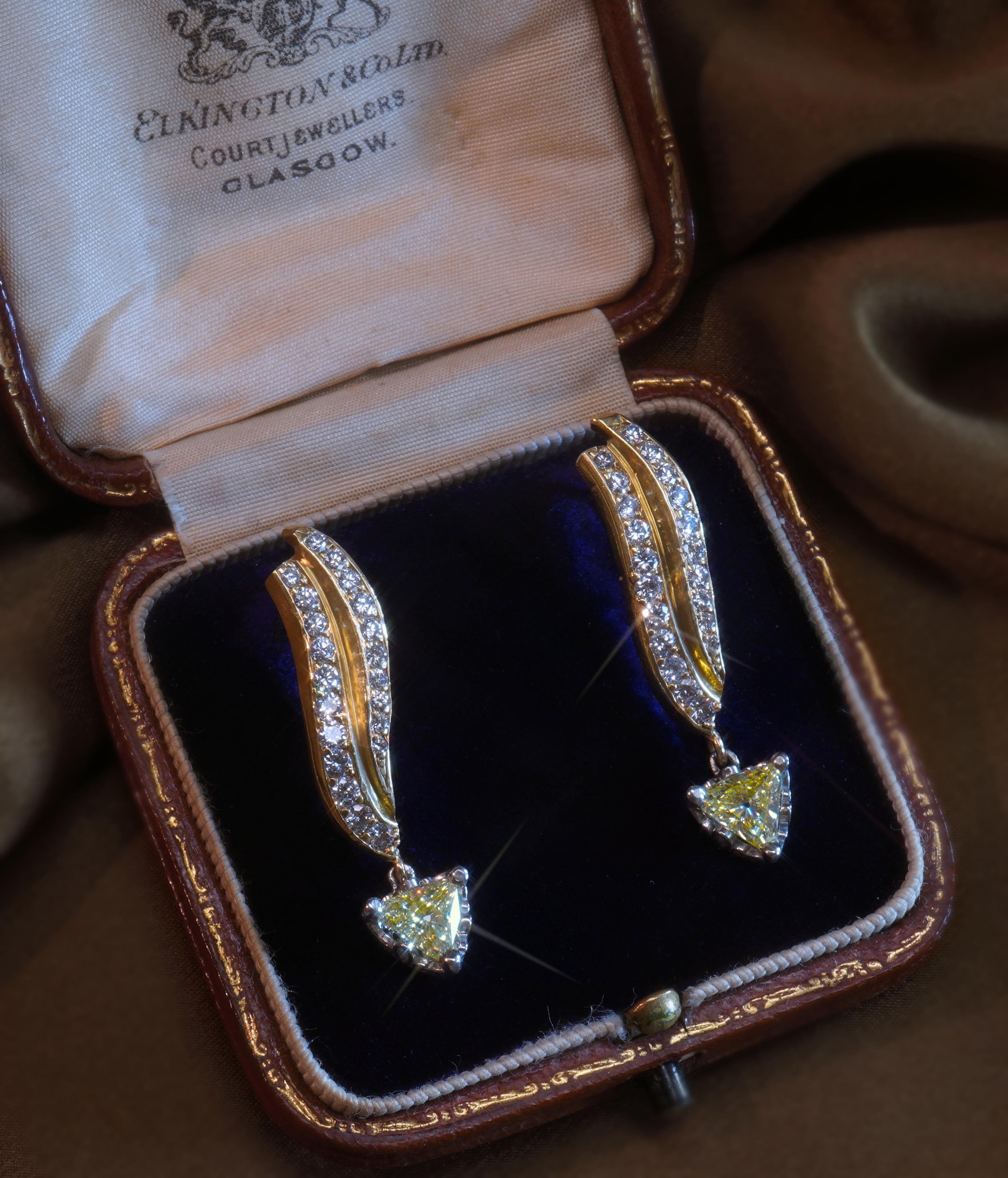 GIA Diamant 18k Ohrringe Vintage Kanariengelb VS Trillion Feines Gold 2,44 Karat im Angebot 3