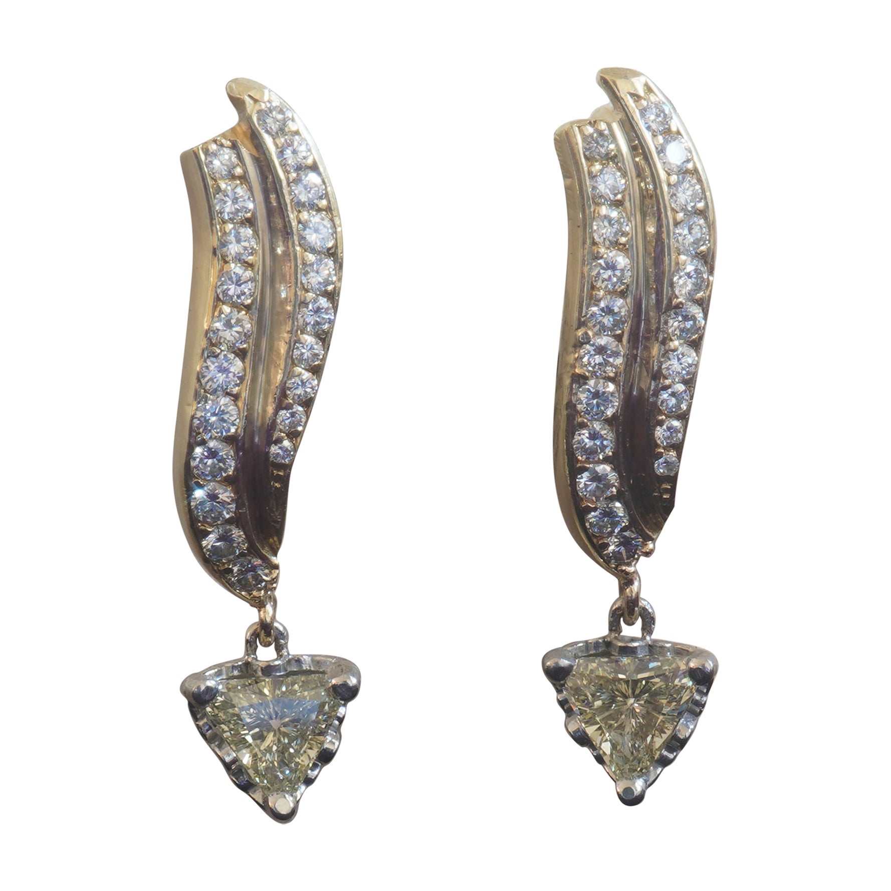GIA Diamant 18k Ohrringe Vintage Kanariengelb VS Trillion Feines Gold 2,44 Karat im Angebot