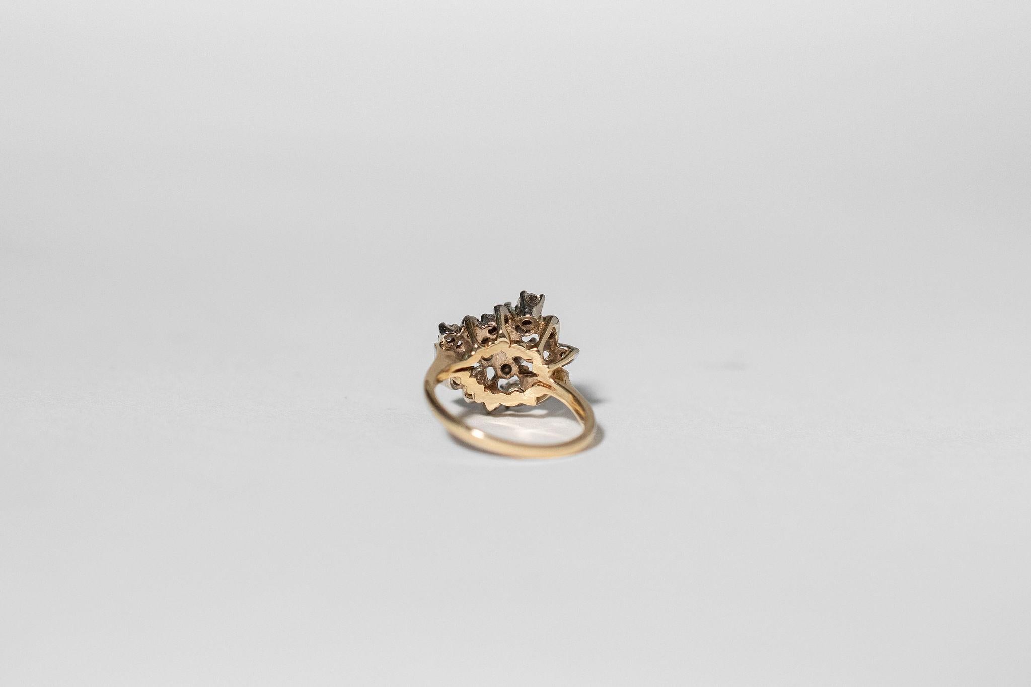 GIA Diamond Cluster Ring - Vintage 14k Gold In Good Condition For Sale In London, CA