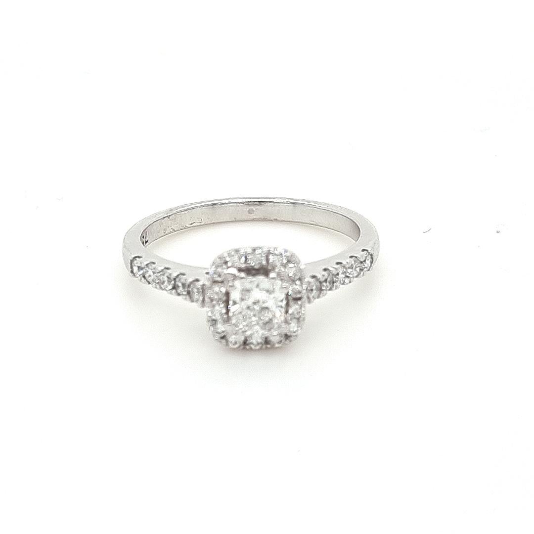 Unique features:

Cushion Modified Brilliant Cut Diamond engagement ring 0.5ct

Metal: Platinum
Carat: 0.50ct
Colour: E
Clarity: SI2
Cut: Cushion Modified Brilliant
Weight: N/A
Engravings/Markings: GIA 1273374814

Size/Measurement: 4.99 x 4.47 x 282