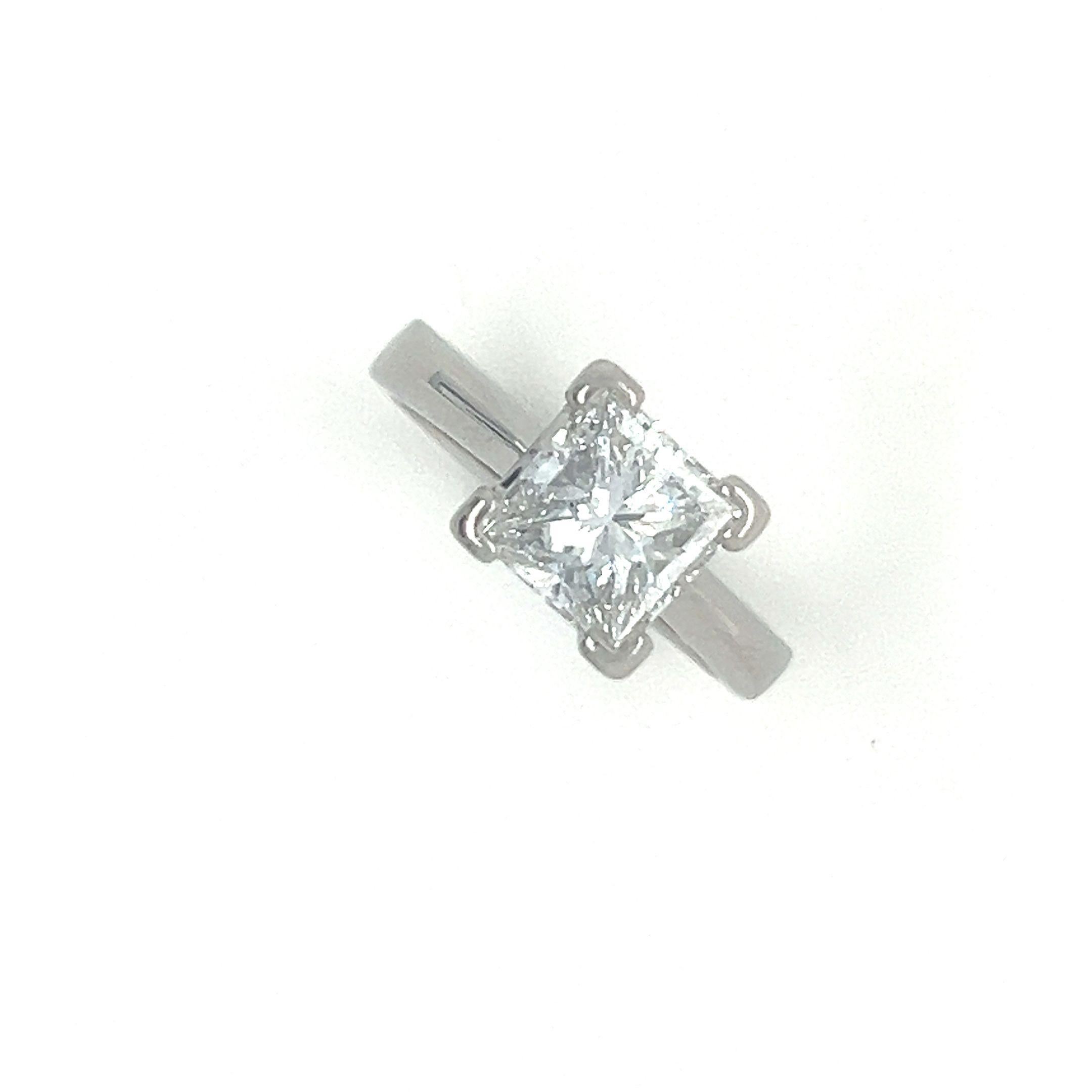 Women's GIA Diamond Engagement Ring 2.00ct For Sale