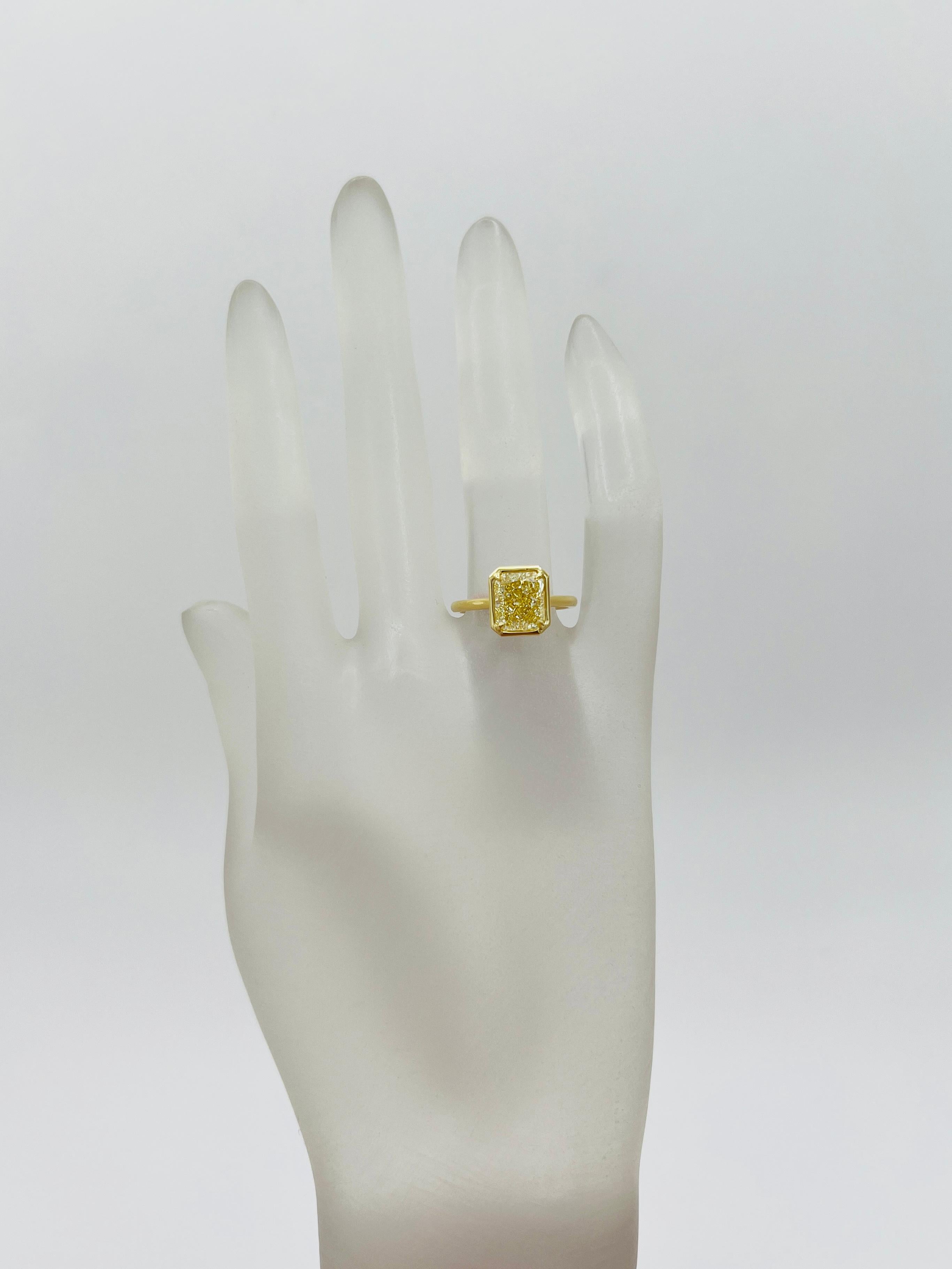 Radiant Cut GIA Diamond Radiant 3 Carat Solitaire Ring in 18K Yellow Gold For Sale