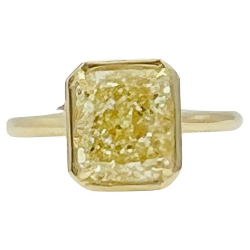 GIA Diamond Radiant 3 Carat Solitaire Ring in 18K Yellow Gold