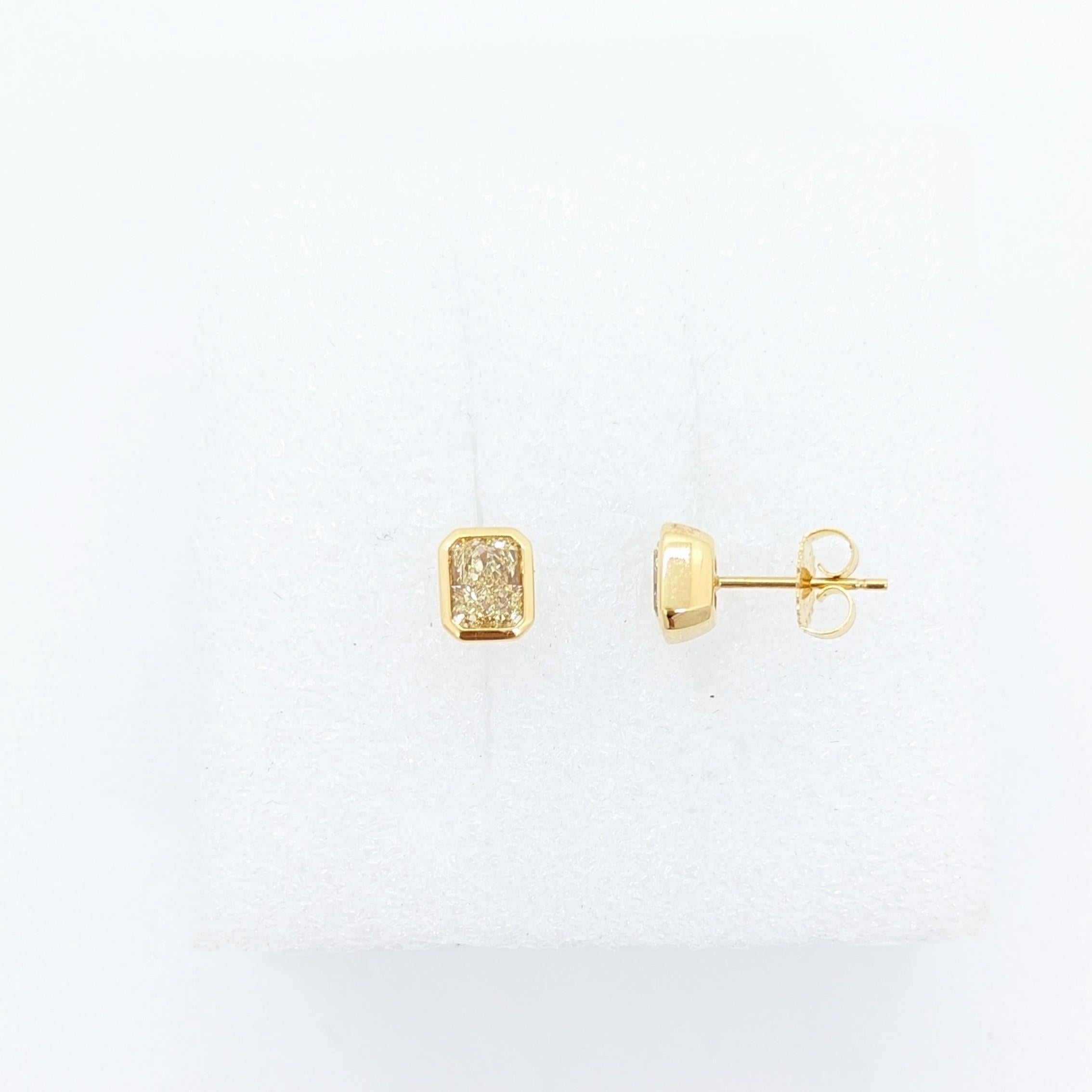 GIA Diamond Radiant Stud Earrings in 18K Yellow Gold In New Condition For Sale In Los Angeles, CA