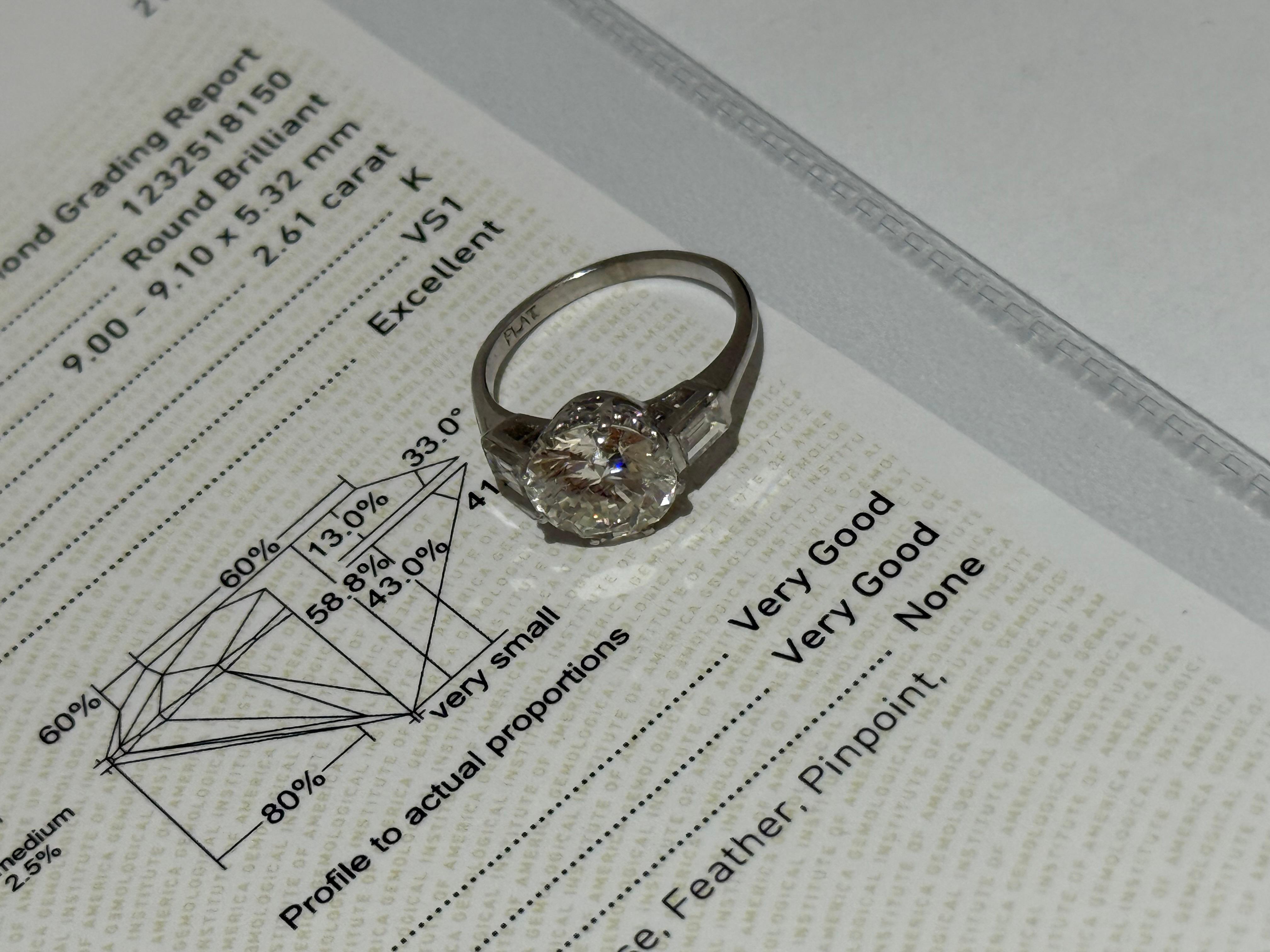 Taille ronde Bague solitaire en diamant GIA 2,61 carats taille ronde en platine en vente