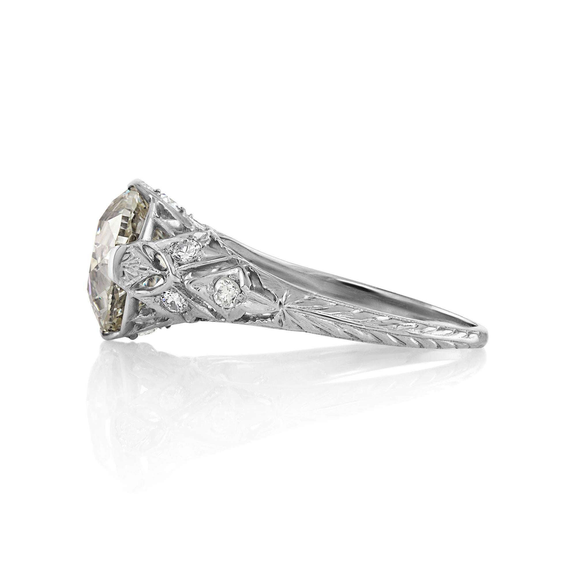 Antique Vintage GIA 4..45ctw OLD EUROPEAN Diamond Platinum Anillo Eduardiano.

Los Anillos Eduardianos representan algunos de los mejores ejemplos de joyas de diamantes y platino que existen. Las joyas de diamantes eduardianas se hacían para que