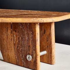 Tavolino GIA in travertino giallo egiziano e alluminio, design contemporaneo