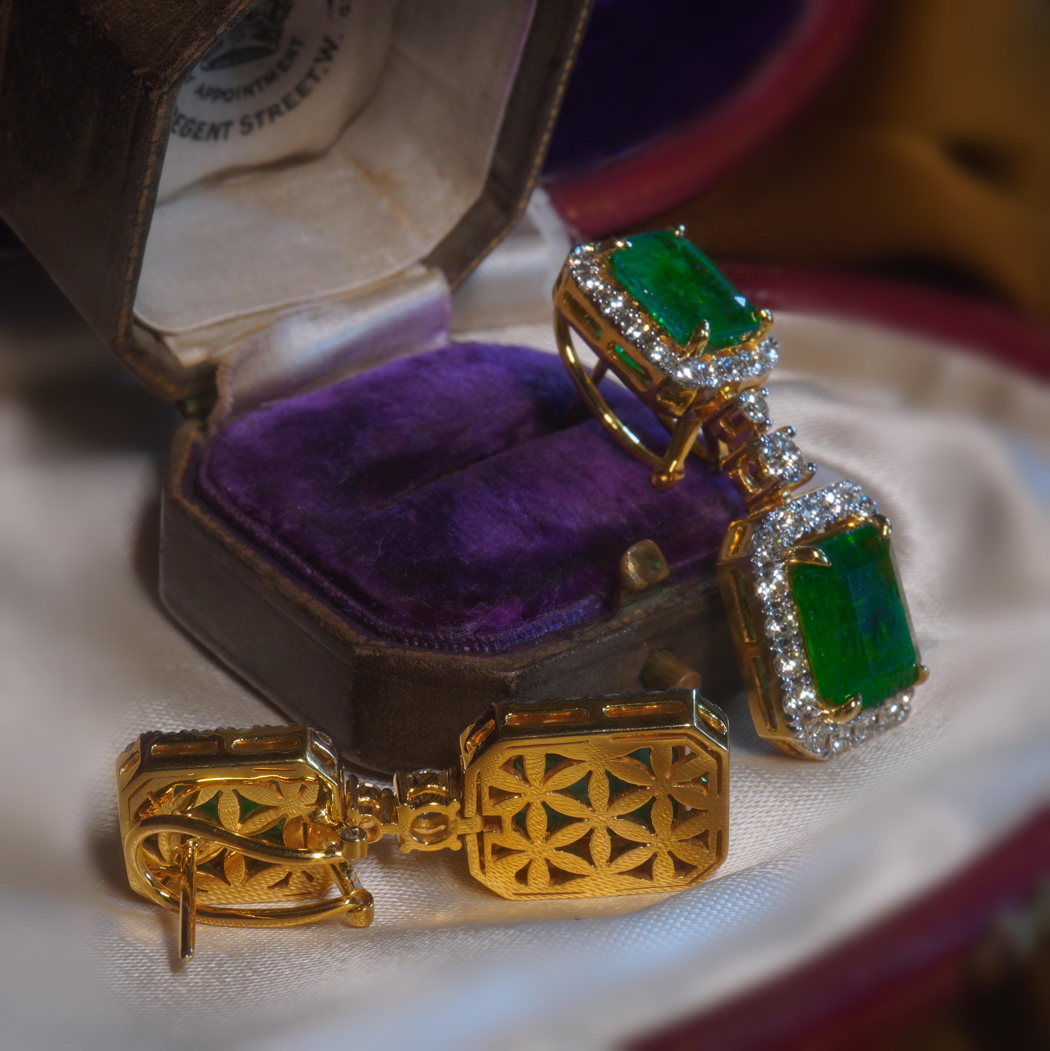 GIA Emerald 18K Earrings Diamond Vintage Certified Natural VVS Huge 21.86 Carats 1