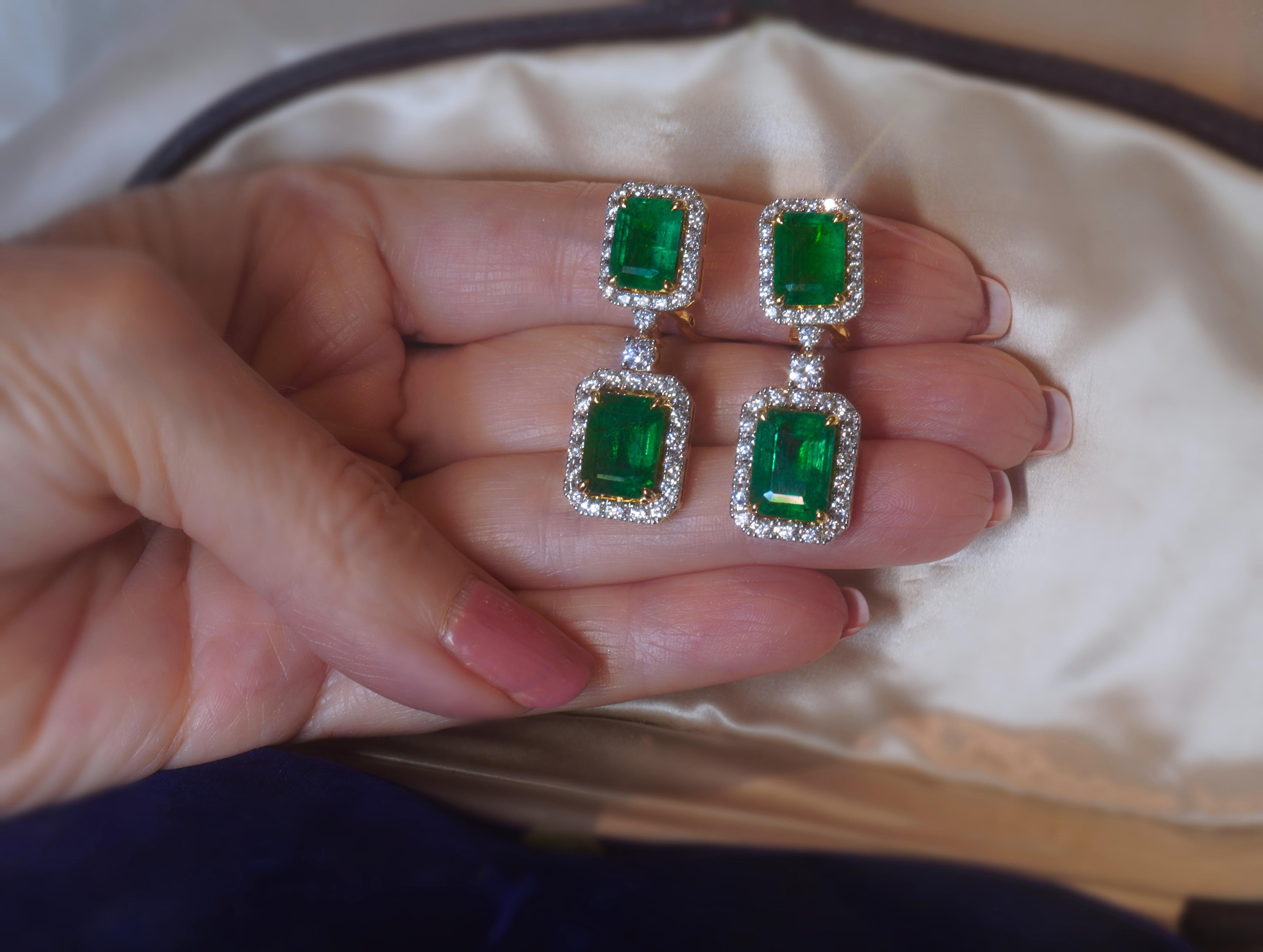 GIA Emerald 18K Earrings Diamond Vintage Certified Natural VVS Huge 21.86 Carats 2