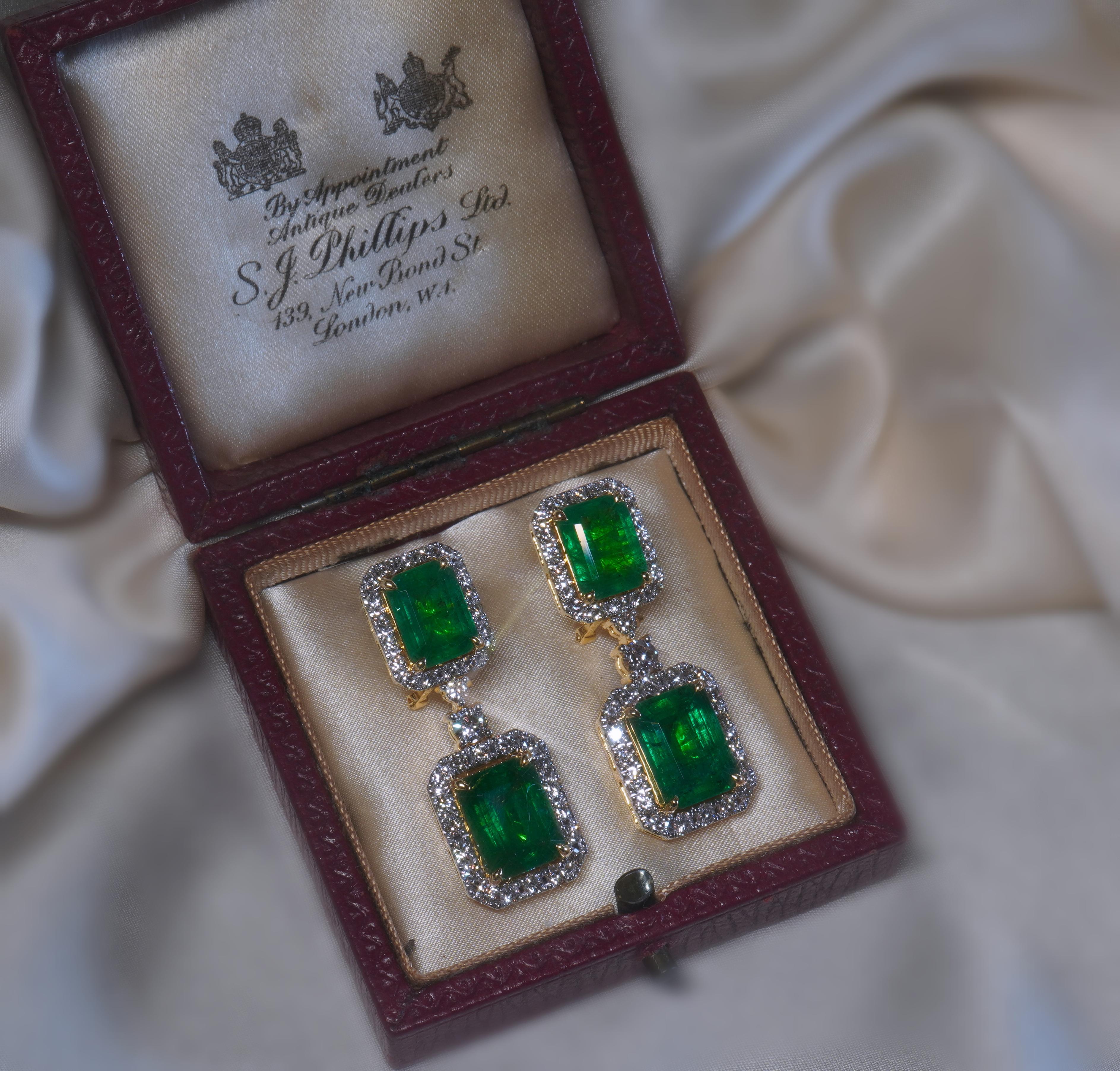 GIA Emerald 18K Earrings Diamond Vintage Certified Natural VVS Huge 21.86 Carats 3