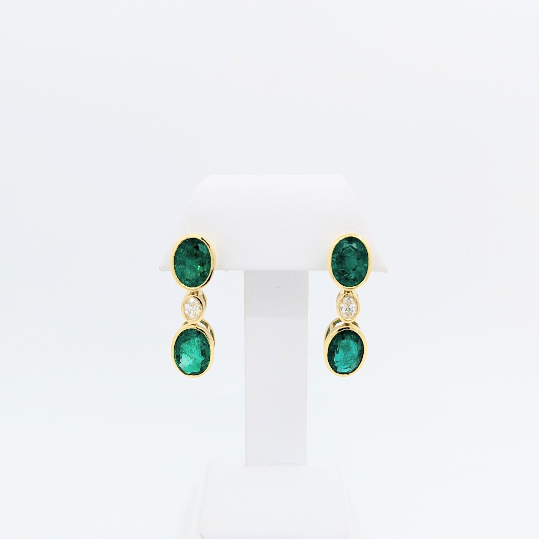 GIA Emerald and White Diamond Dangle Earrings in 18K Yellow Gold In New Condition For Sale In Los Angeles, CA