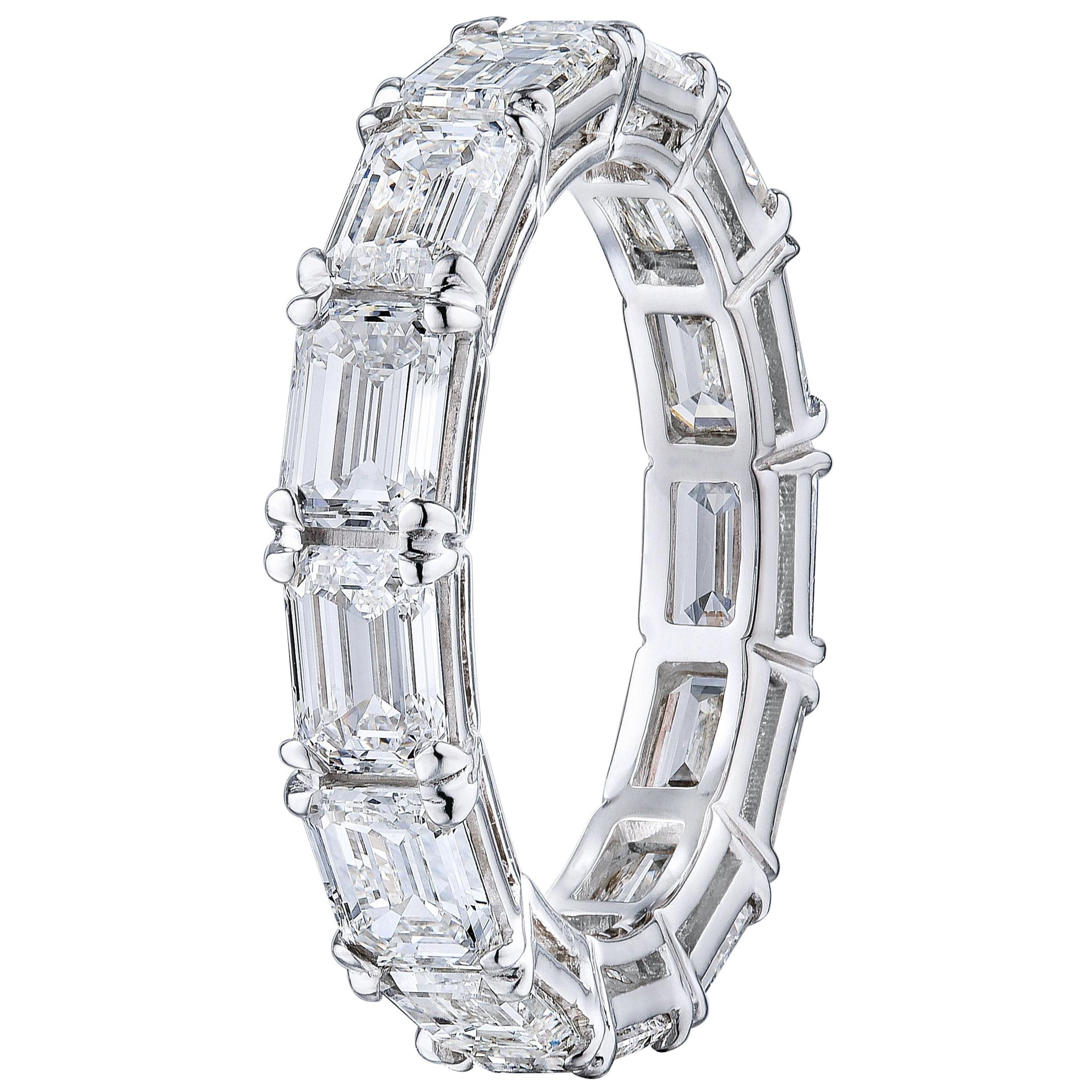 GIA Diamante talla esmeralda 5.01 quilates Alianza de boda de la eternidad estilo Este-Oeste