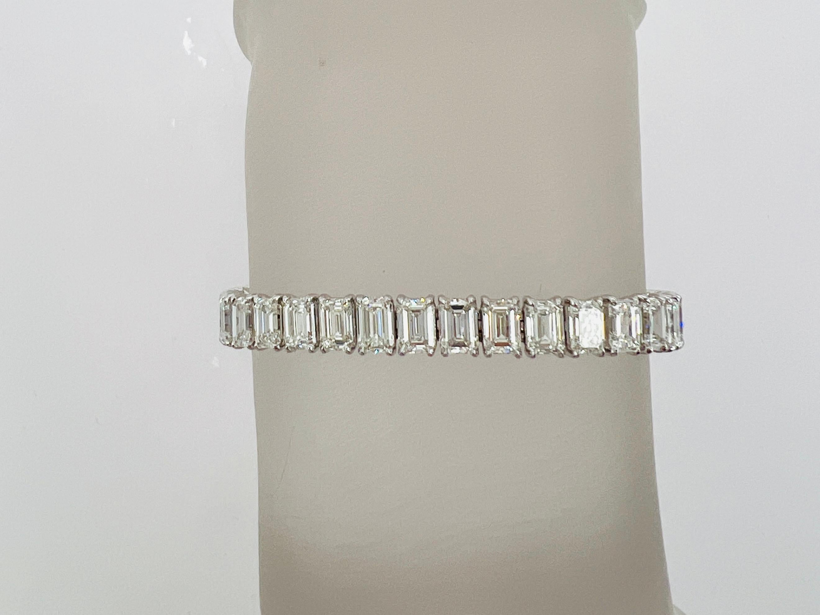 GIA Pulsera de tenis de diamantes talla esmeralda de medio quilate cada uno en oro blanco de 18 quilates Corte esmeralda en venta