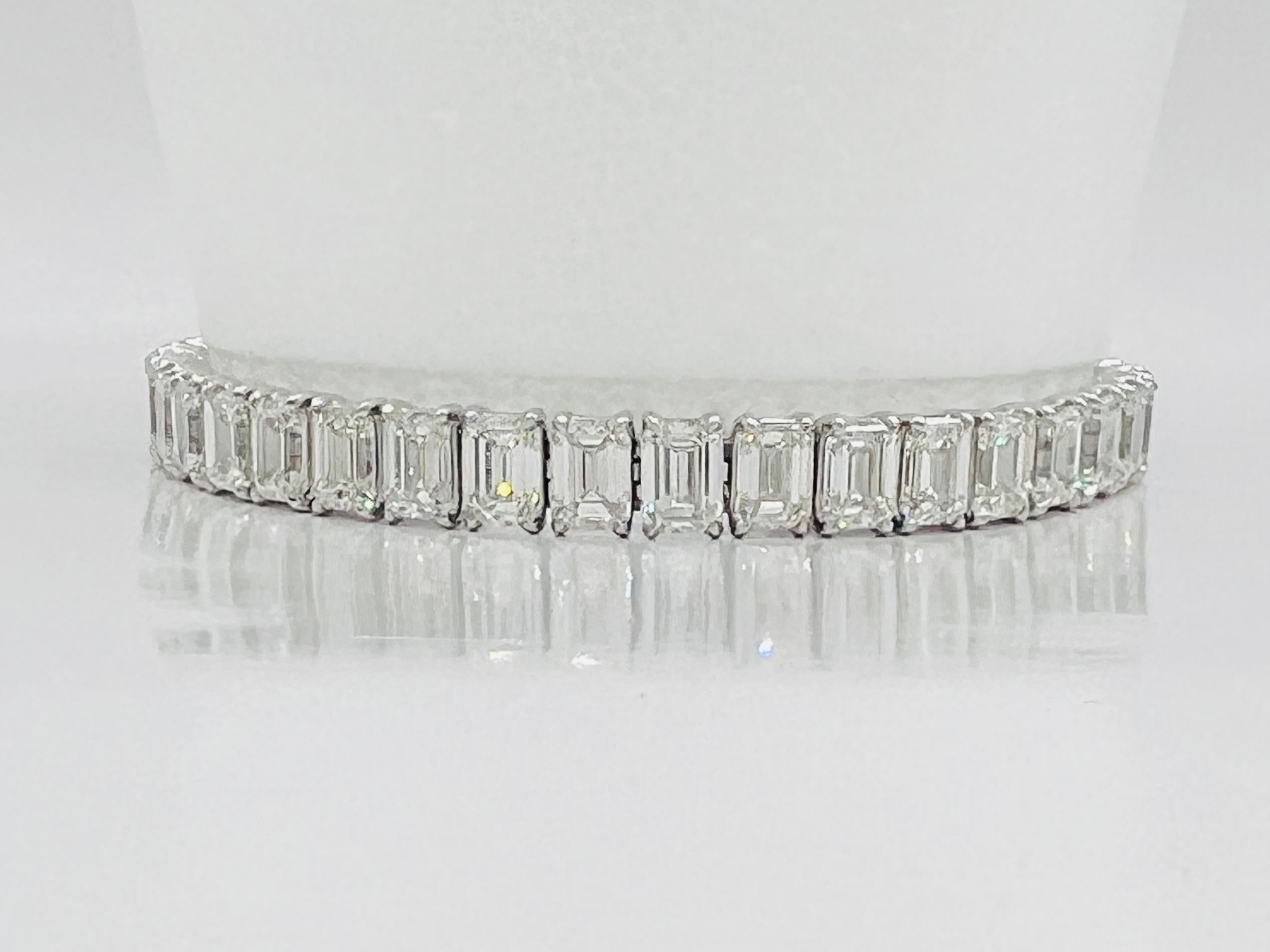 GIA Pulsera de tenis de diamantes talla esmeralda de medio quilate cada uno en oro blanco de 18 quilates en Nuevo estado para la venta en Los Angeles, CA