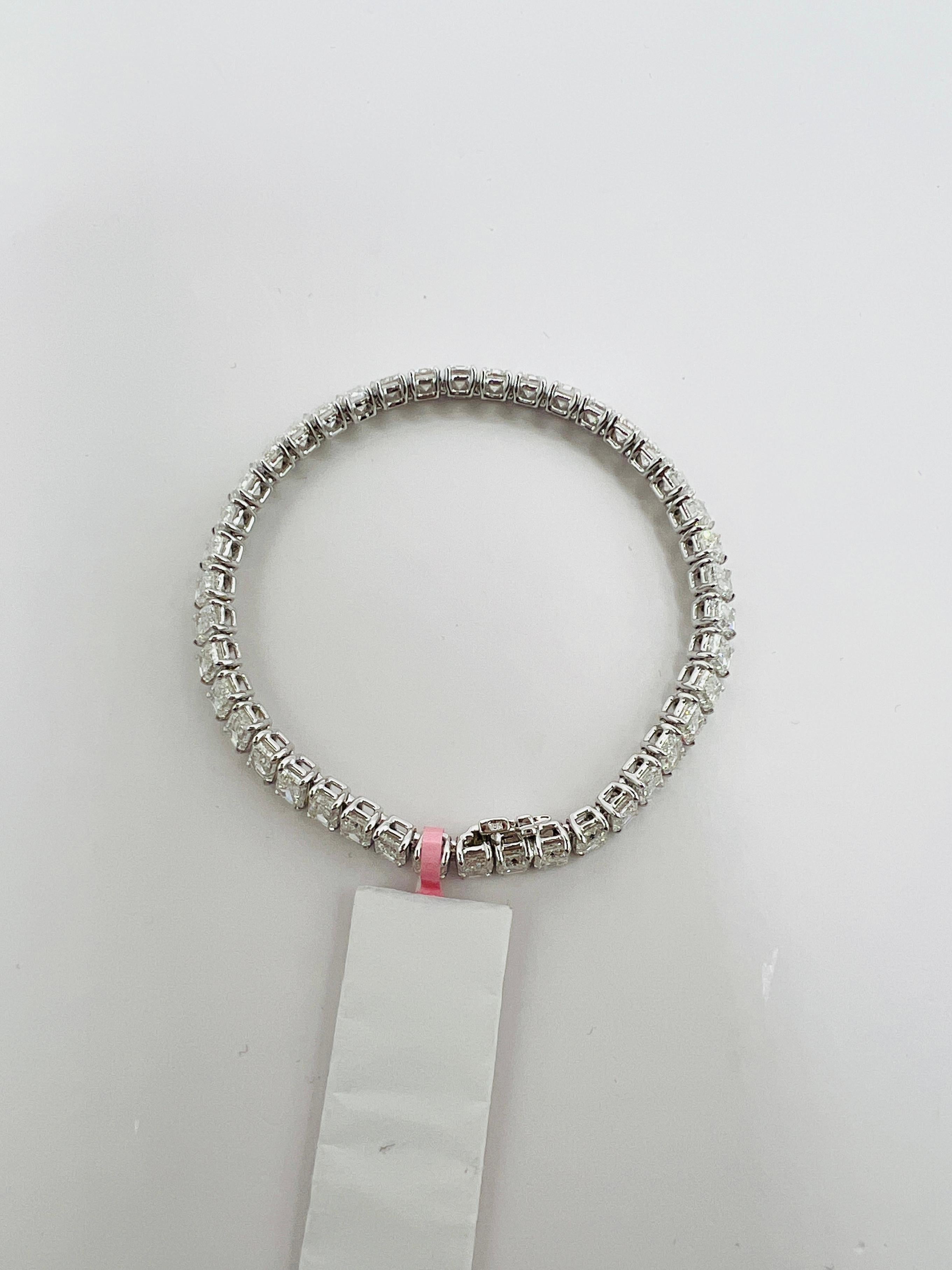 GIA Pulsera de tenis de diamantes talla esmeralda de medio quilate cada uno en oro blanco de 18 quilates en venta 1