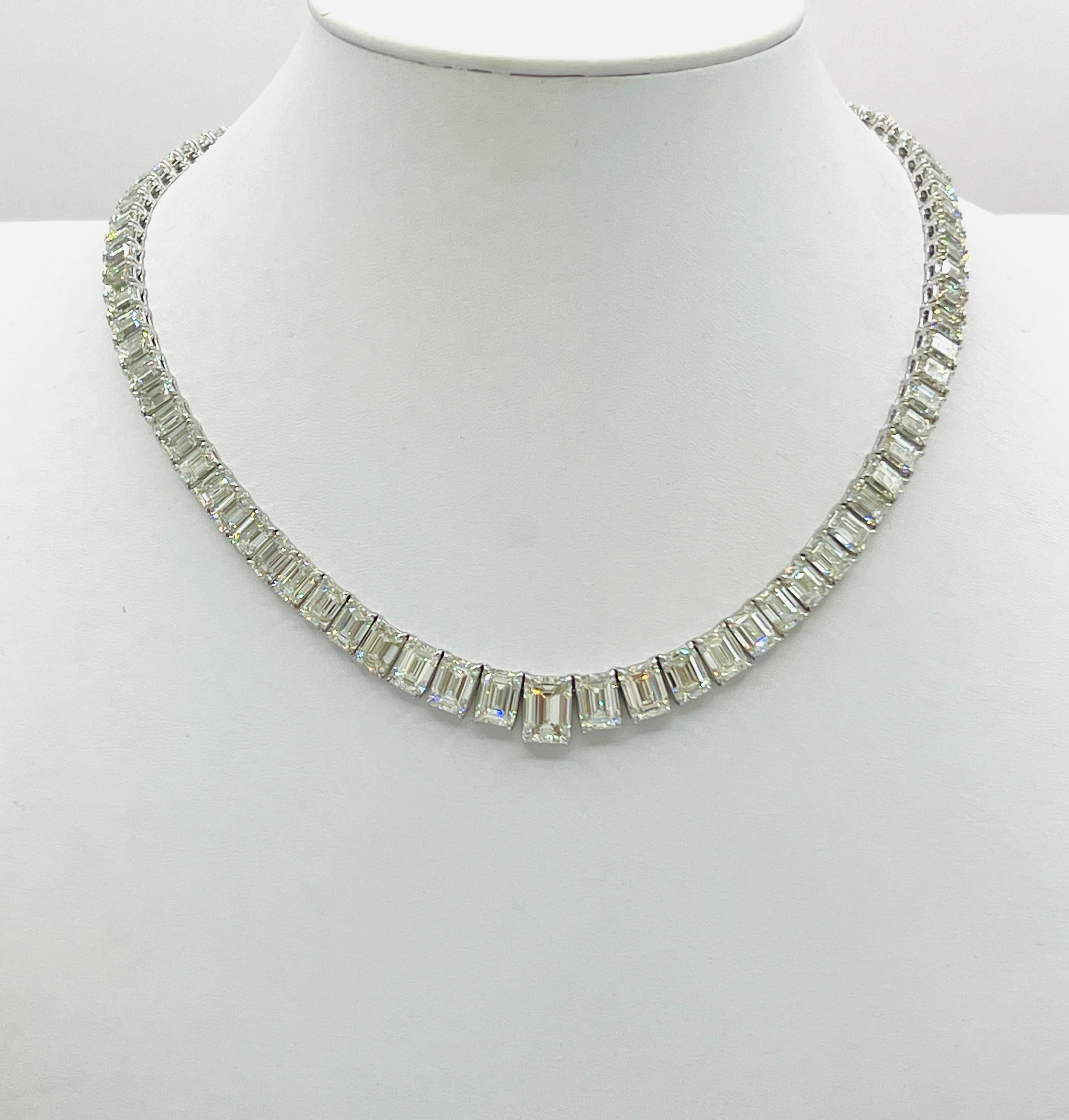 Collier Riviera en or blanc 18 carats avec diamants blancs taille émeraude certifiés GIA Neuf - En vente à Los Angeles, CA