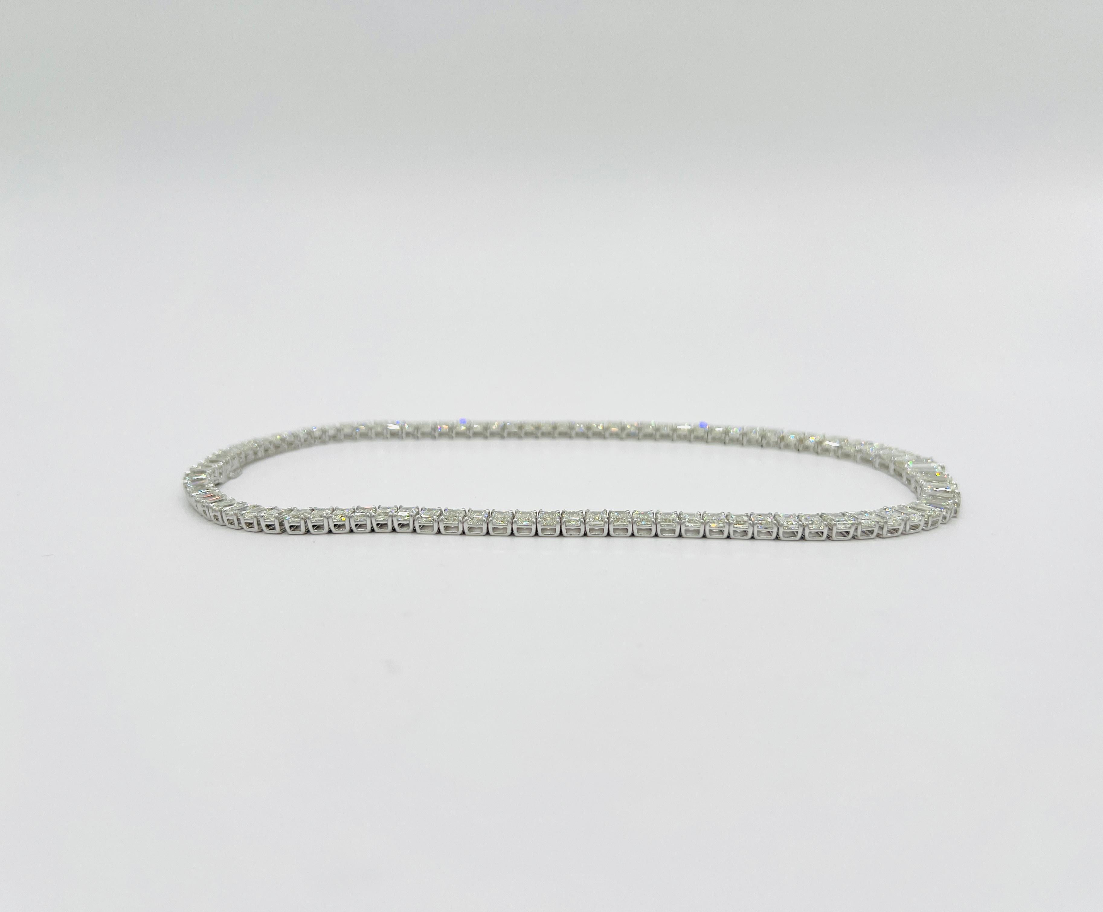 Collier Riviera en or blanc 18 carats avec diamants blancs taille émeraude certifiés GIA en vente 1