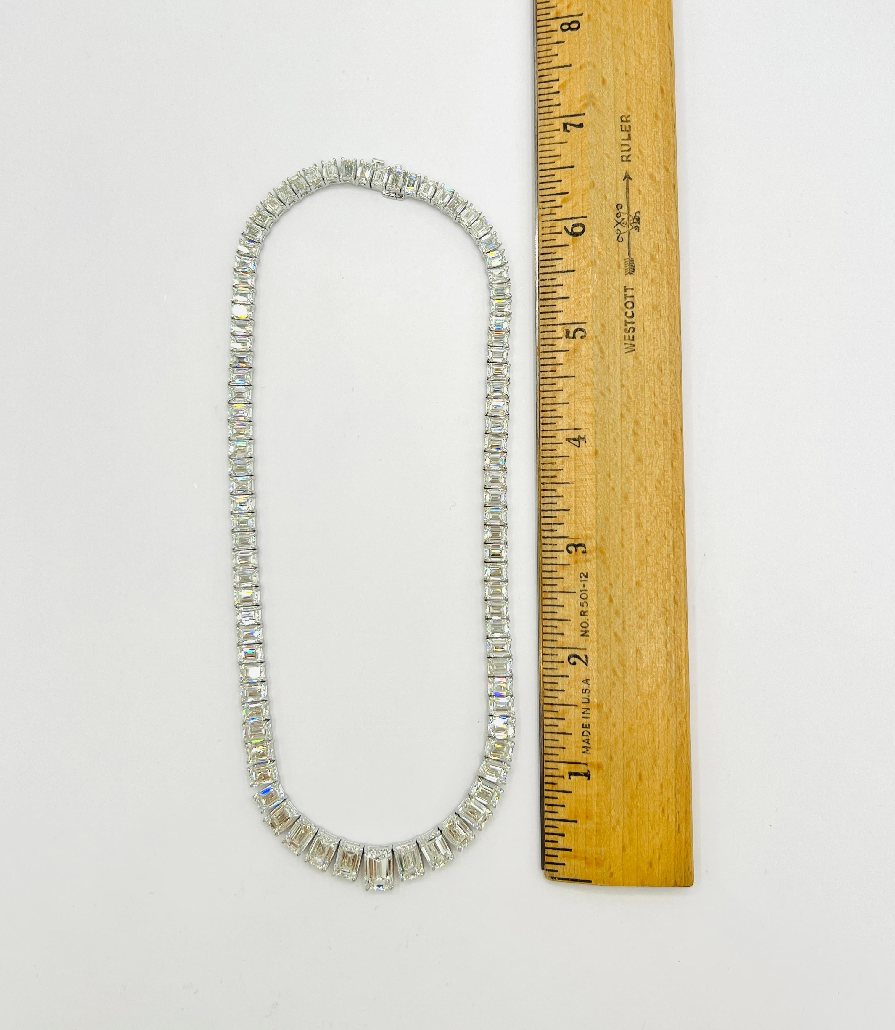 Collier Riviera en or blanc 18 carats avec diamants blancs taille émeraude certifiés GIA en vente 2